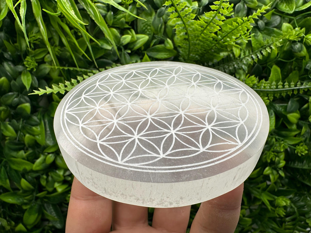 Flower of Life Selenite Plate: Crystal Recharging & Purification (10/10cm)
