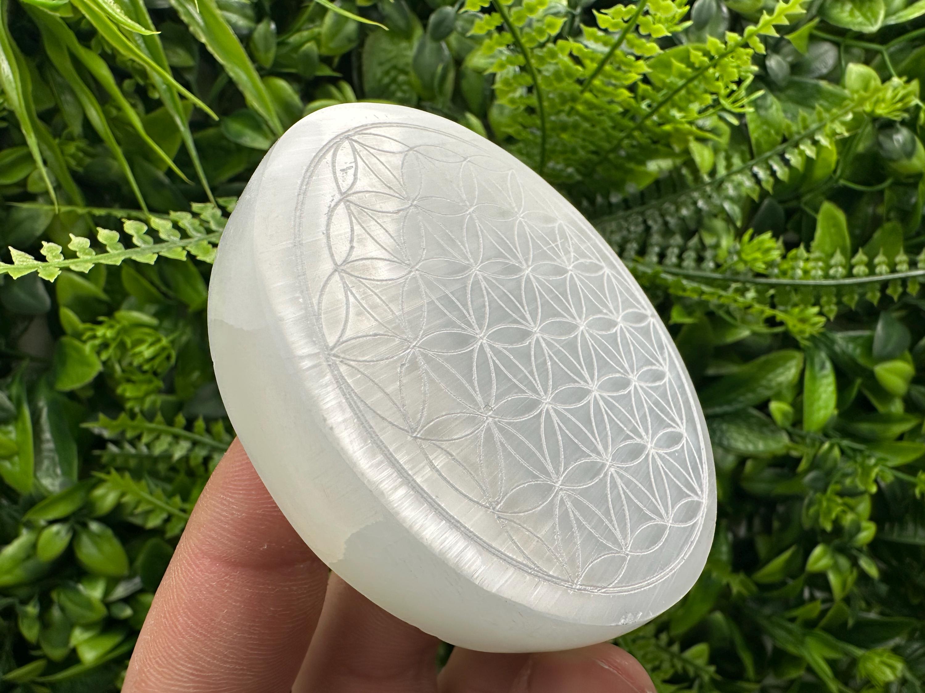 Flower of Life Selenite Plate: Crystal Recharging & Purification (8/8cm)
