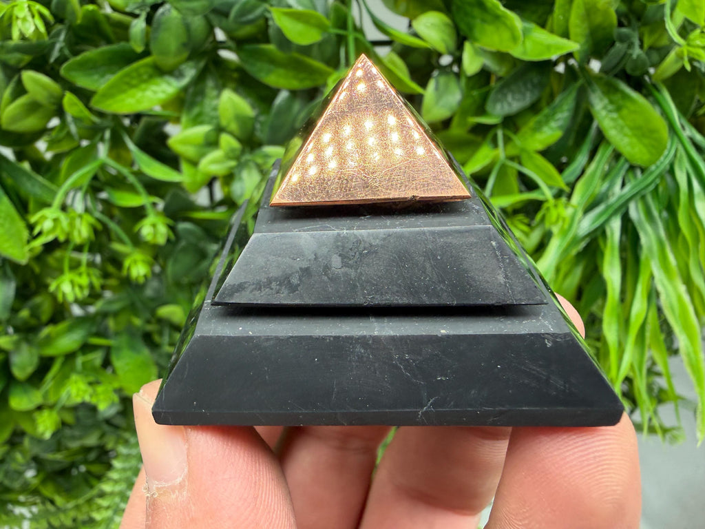 Polished Shungite Pyramid, Sacred Geometry, EMF Protection whit copper peak 5 cm