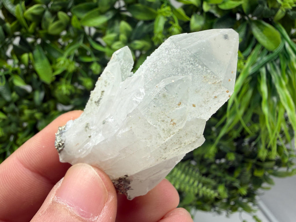 Wonderful Transparent Quartz whit Chlorite ,From 9th September mine,Madan,Bulgaria,Quartz,Quartz crystal,mineral specimen,collection quartz