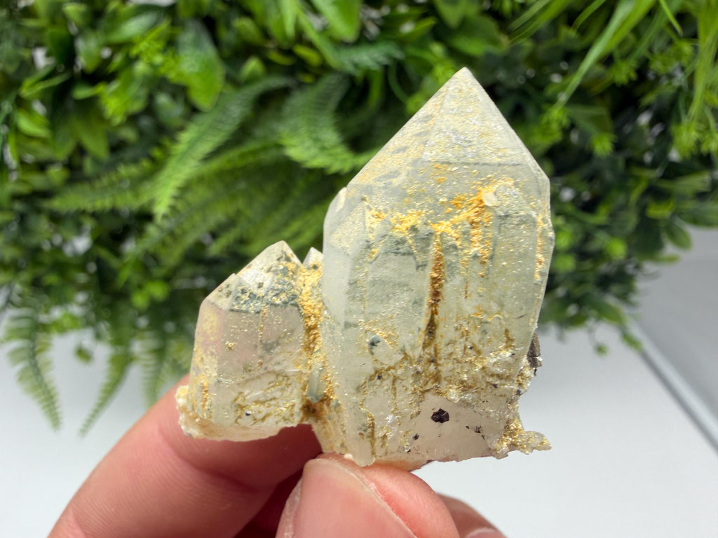 Wonderful Transparent Quartz whit Chlorite ,From 9th September mine,Madan,Bulgaria,Quartz,Quartz crystal,mineral specimen,collection quartz