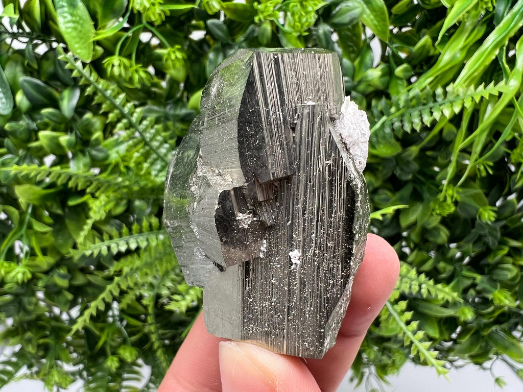 Rainbow Pyrite Hematite Cluster, Natural Mineral Decor Stone (6/6/6 cm)