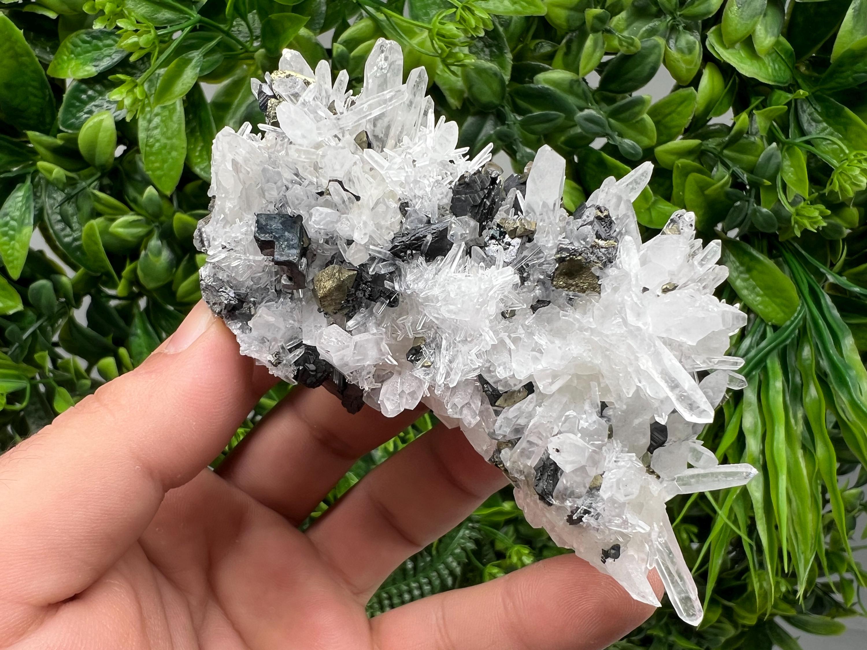 Wonderful Sphalerite Chalcopyrite on Green Quartz whit Hematite feom 9 th September mine,Bulgaria,natural,collection mineral specimen,gift