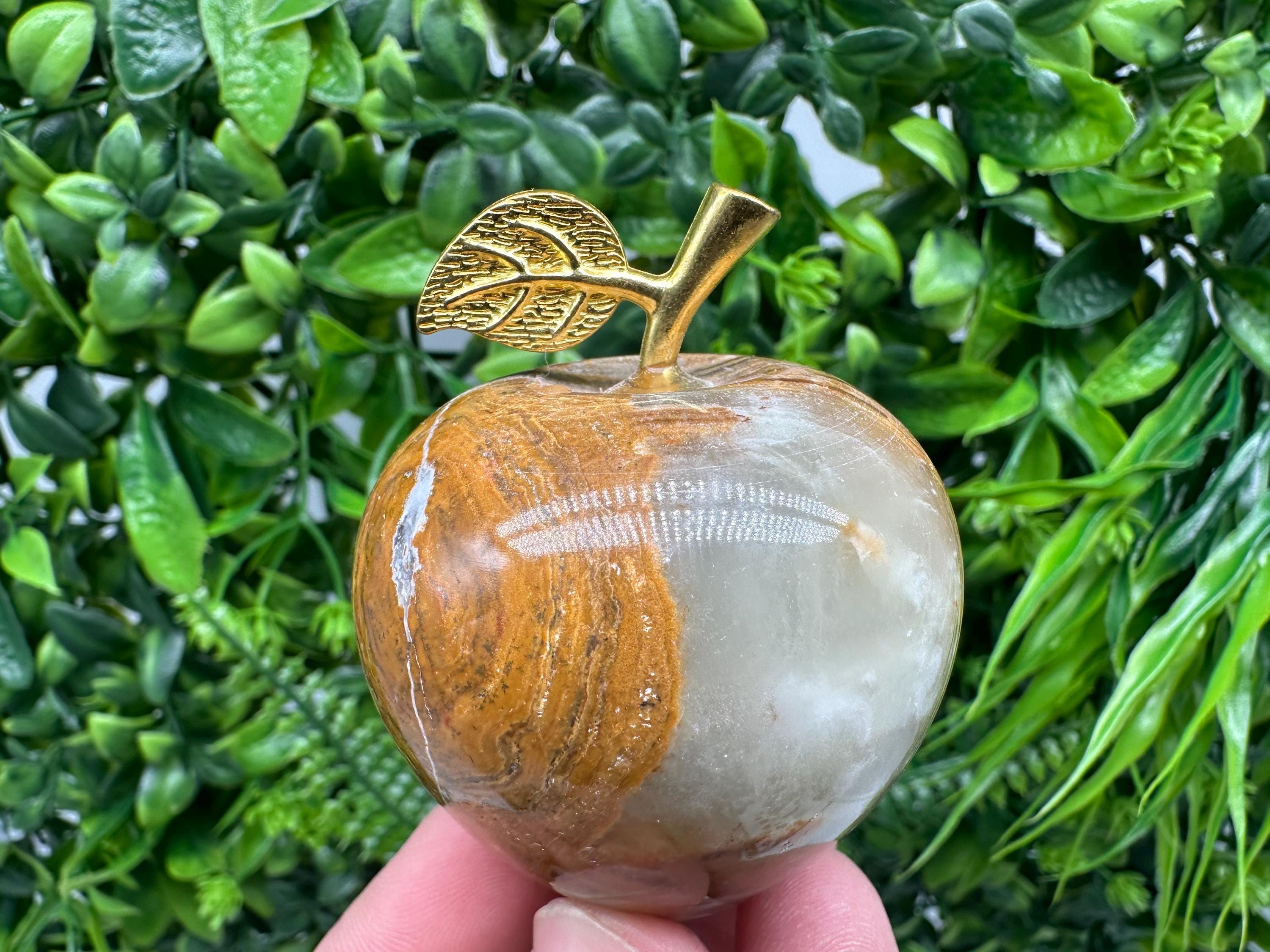 Handcrafted Marbled Onyx Apple Sculpture: Natural Stone Decor