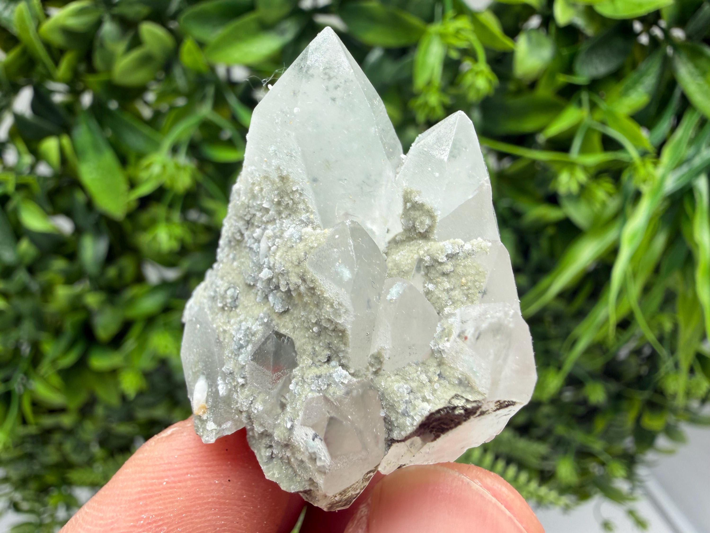 Wonderful Transparent Quartz whit Chlorite ,From 9th September mine,Madan,Bulgaria,Quartz,Quartz crystal,mineral specimen,collection quartz