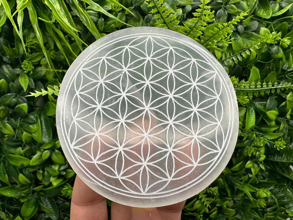 Flower of Life Selenite Plate: Crystal Recharging & Purification (10/10cm)