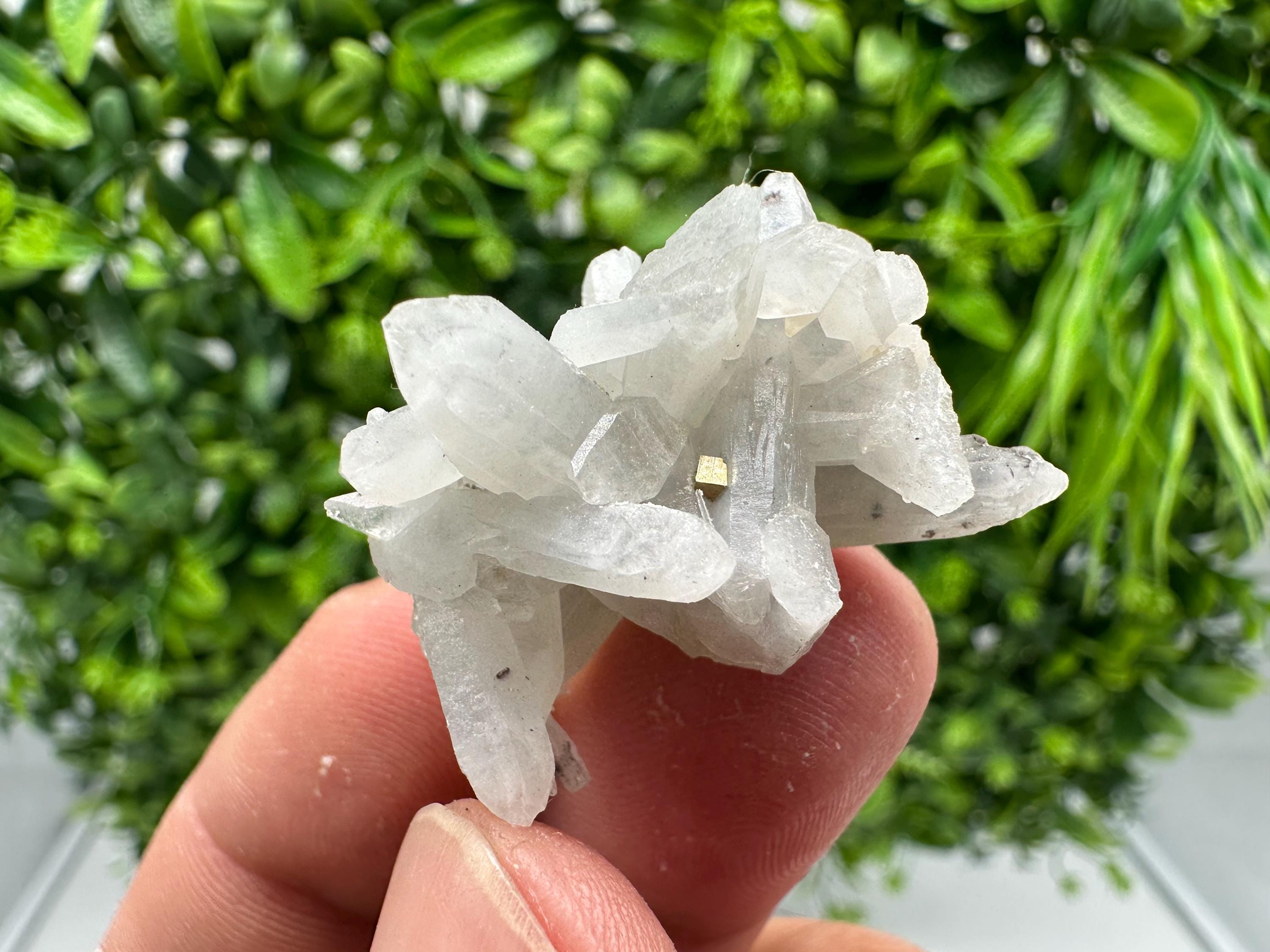 Lovely specimen Green Quartz inclusions Chlorite and Sphalerite/ Natural minerals/ Souvenir crystal gift minerals famous 9th September/Madan