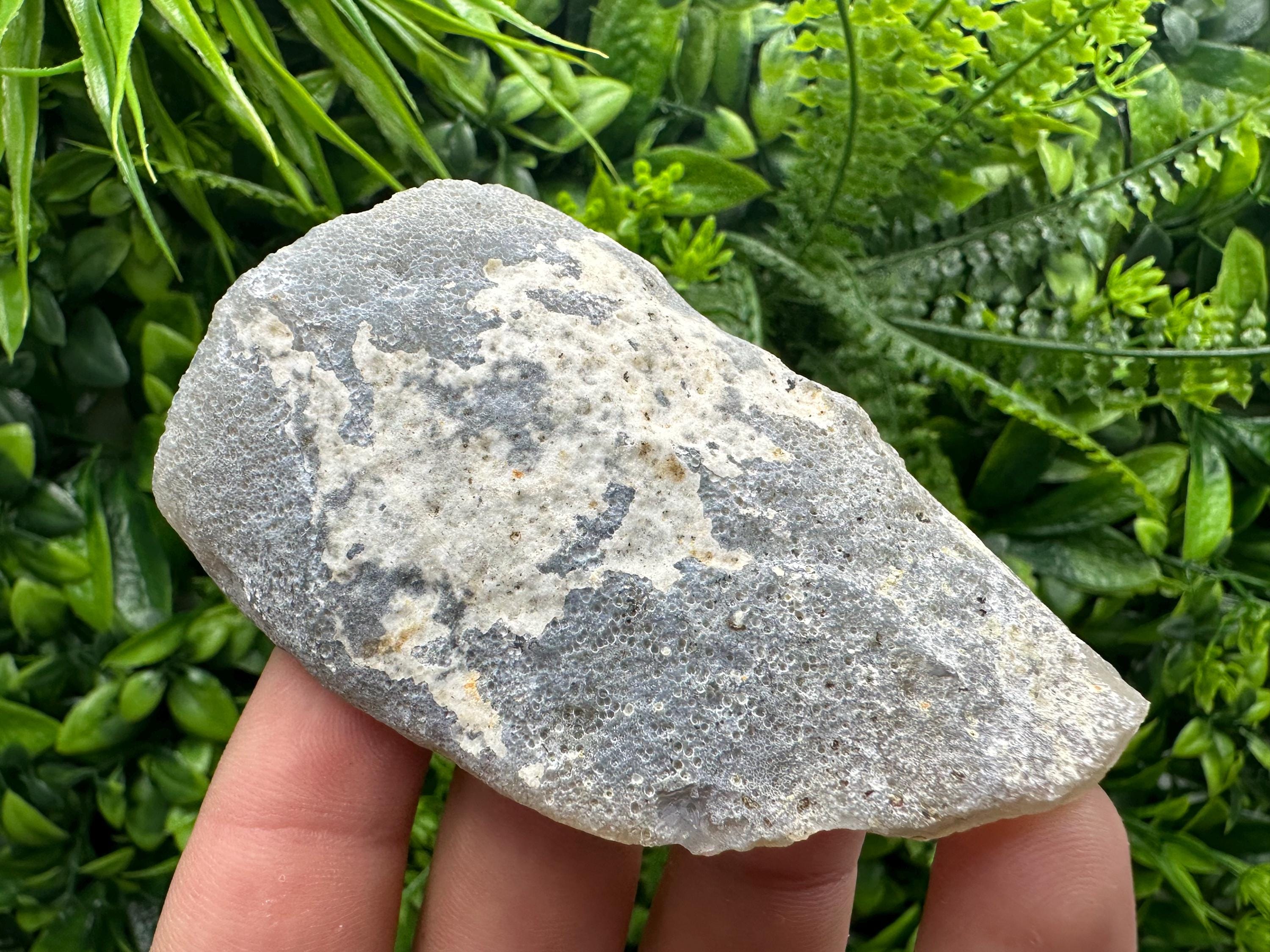 Blue Agate Druzy Geode: Natural Quartz Crystal (5.5/8/3 cm)