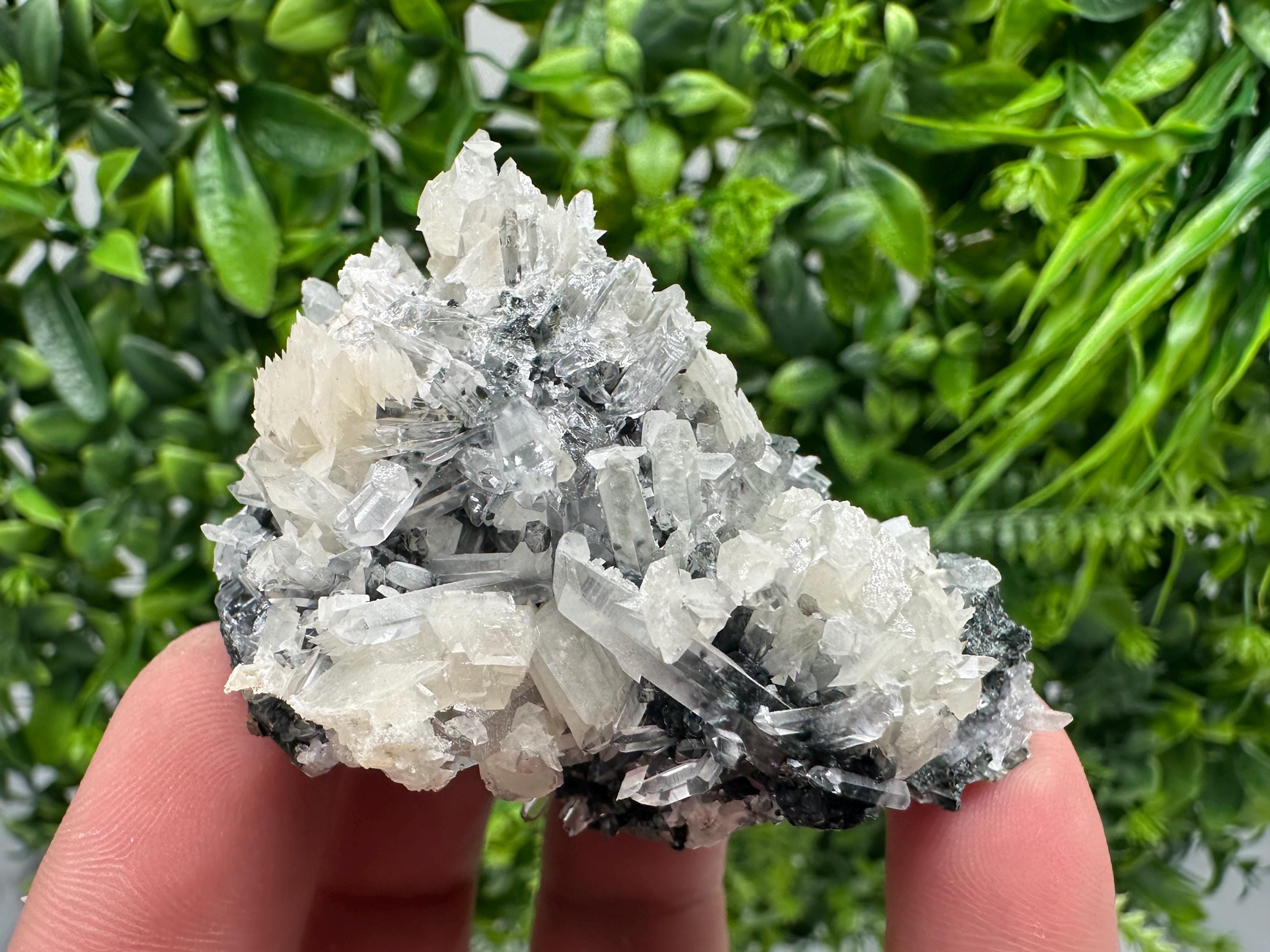 Wonderful UV fluorescence Calcite on Sphalerite,Quartz from Borieva mine,Bulgaria,natural mineral,souvenir crystal,home decor,collection cls