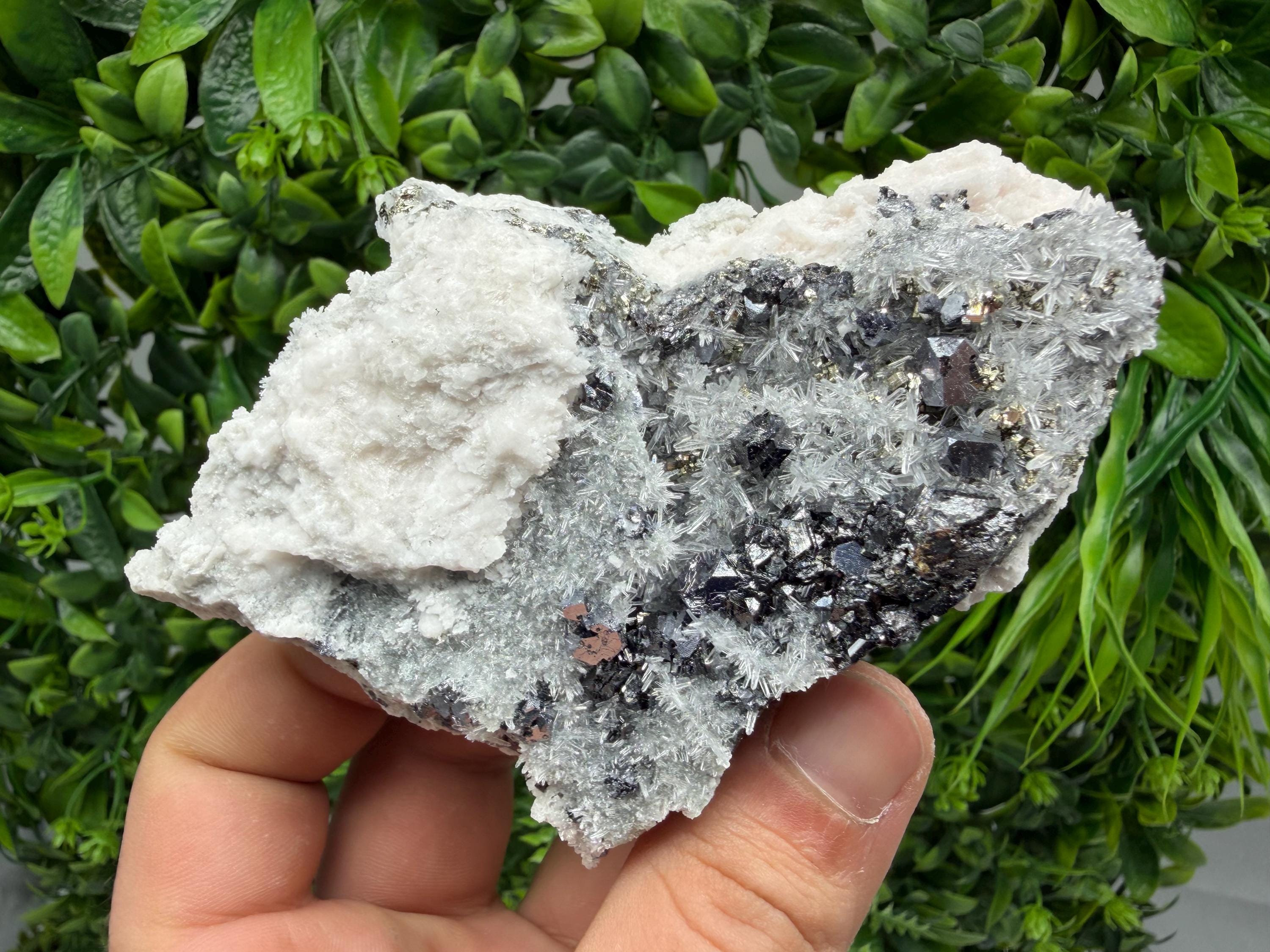 Wonderful Sphalerite Chalcopyrite on Green Quartz whit Hematite feom 9 th September mine,Bulgaria,natural,collection mineral specimen,gift