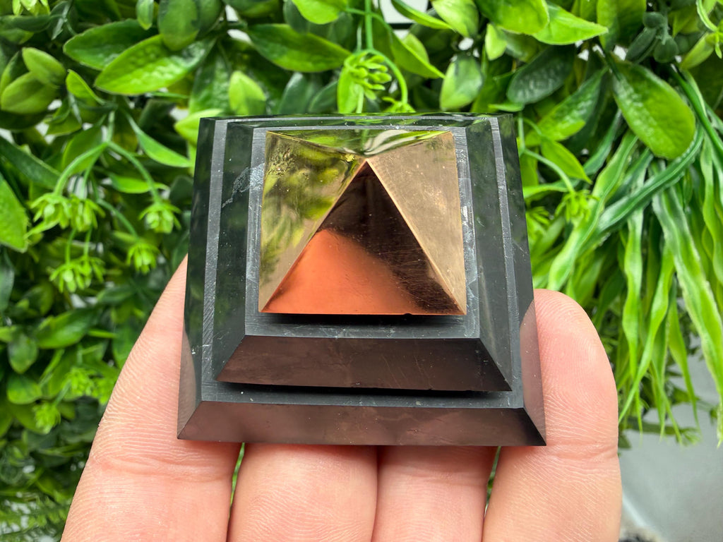 Polished Shungite Pyramid, Sacred Geometry, EMF Protection whit copper peak 5 cm