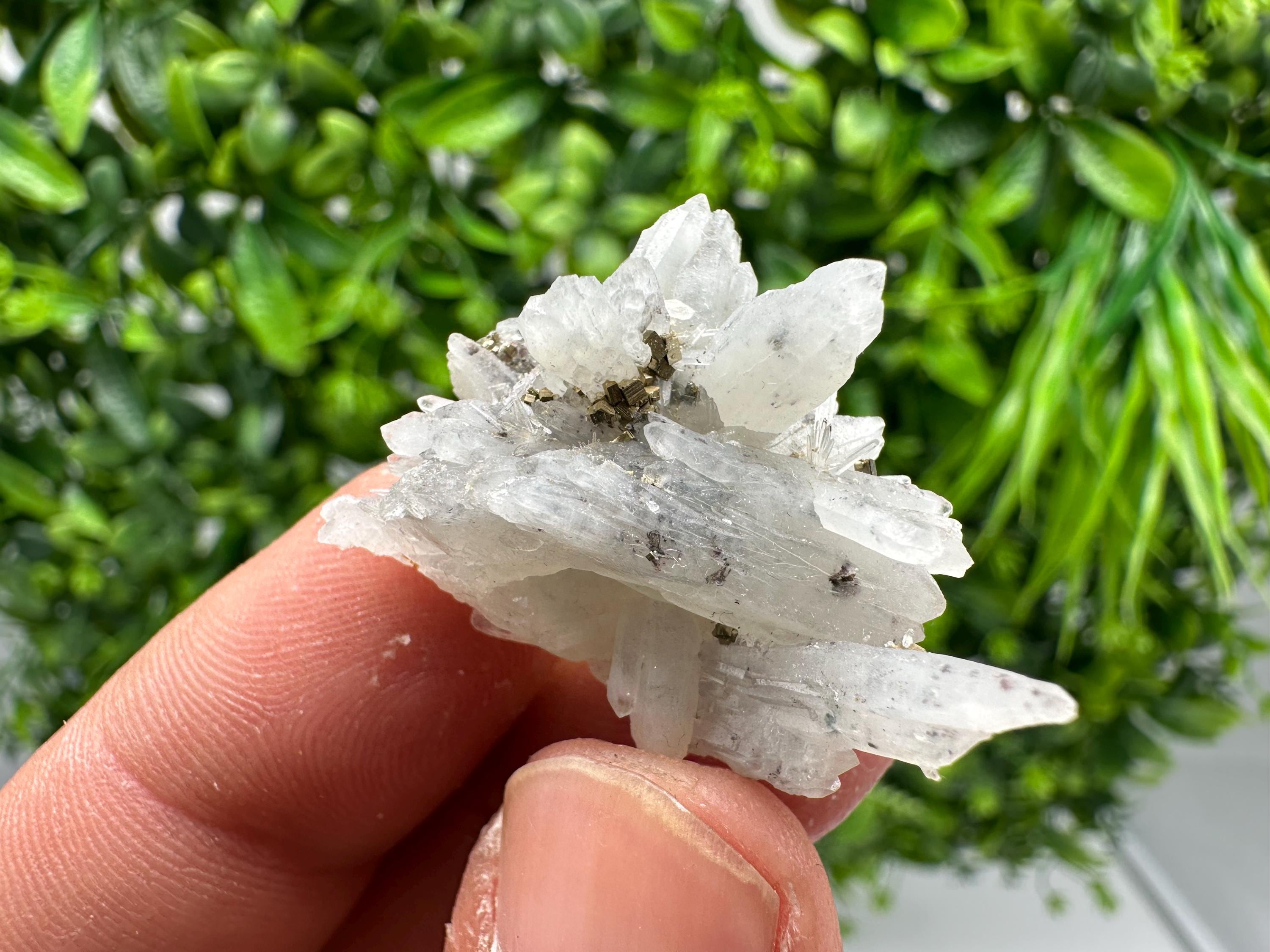 Lovely specimen Green Quartz inclusions Chlorite and Sphalerite/ Natural minerals/ Souvenir crystal gift minerals famous 9th September/Madan