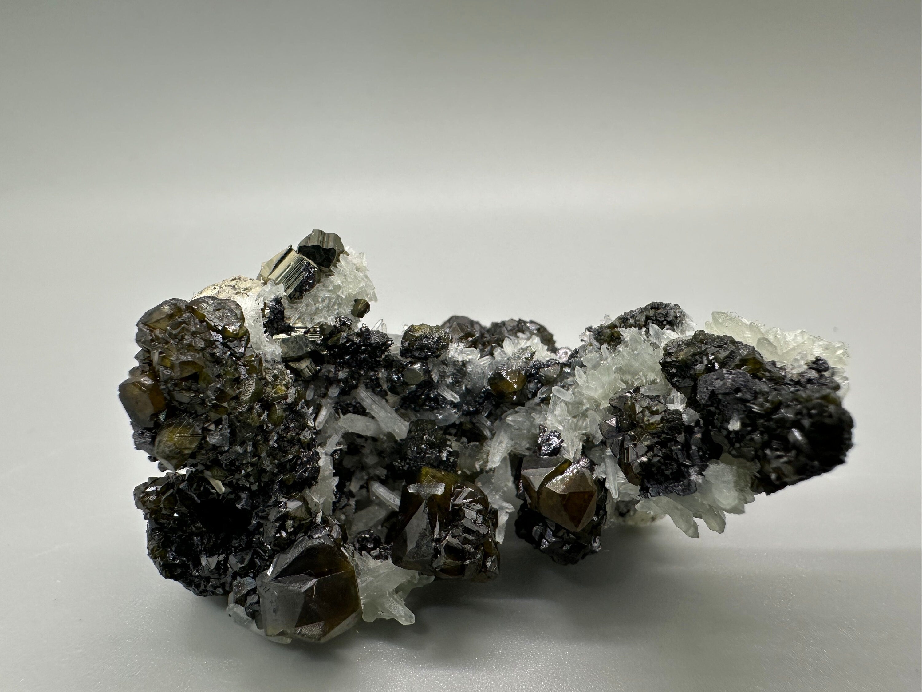Cleiophane Sphalerite, Pyrite and Quartz Mineral Specimen