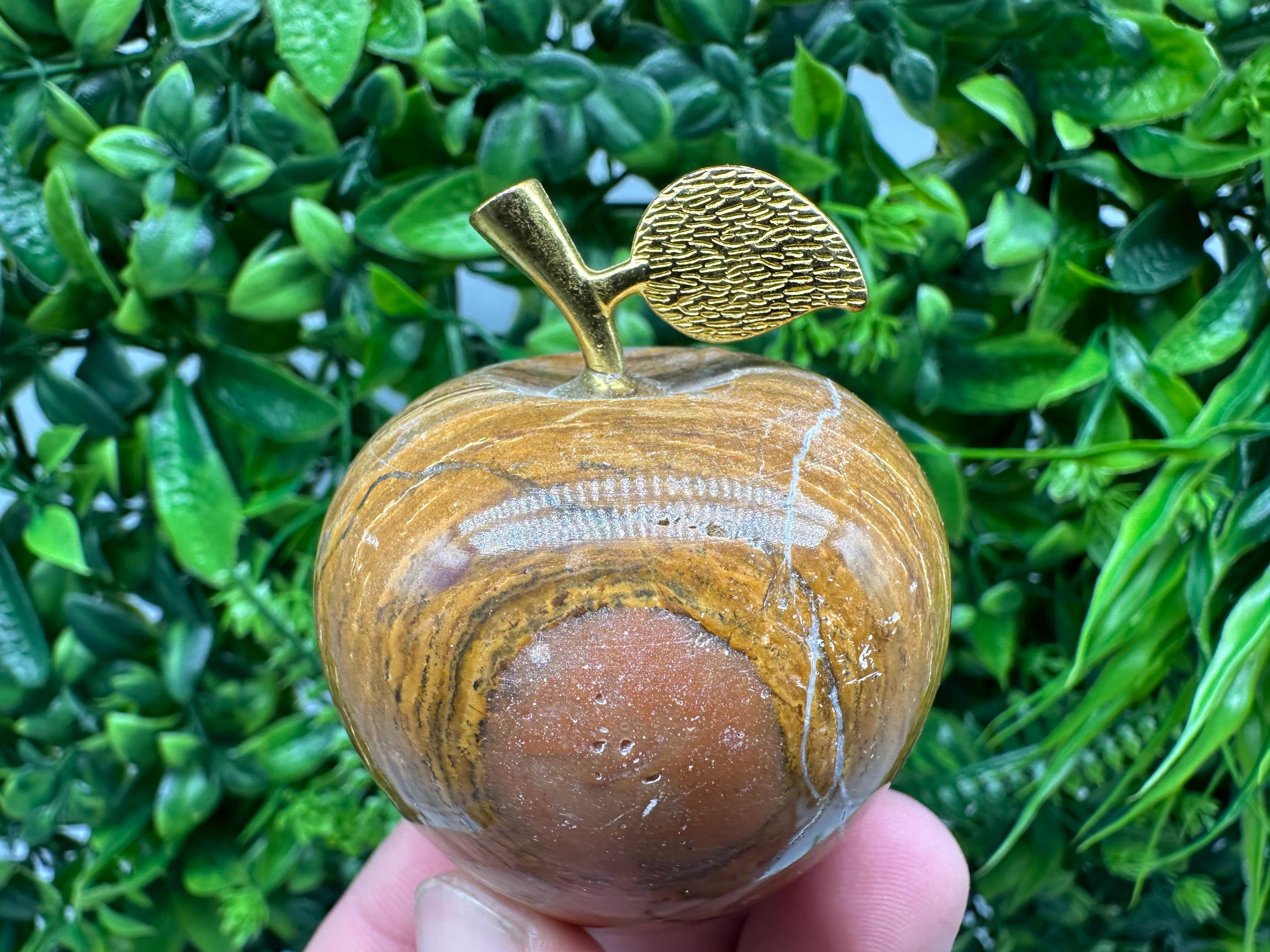 Handcrafted Marbled Onyx Apple Sculpture: Natural Stone Decor
