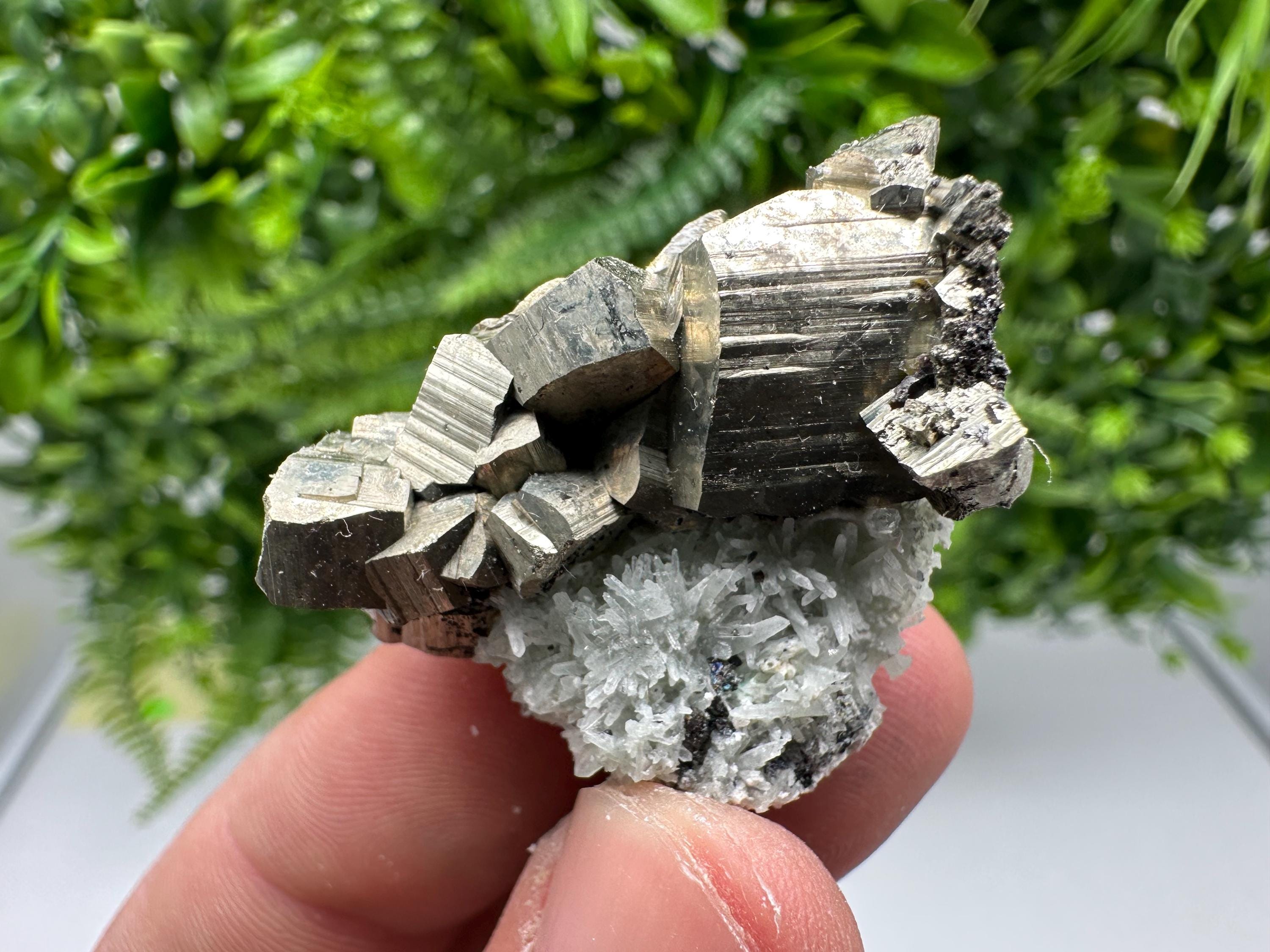 Aesthetic Sphalerite whit Calcite,Pyrite from 9th September mine,Madan,Bulgaria,natural,collection mineral specimen,Home decor stone,gift