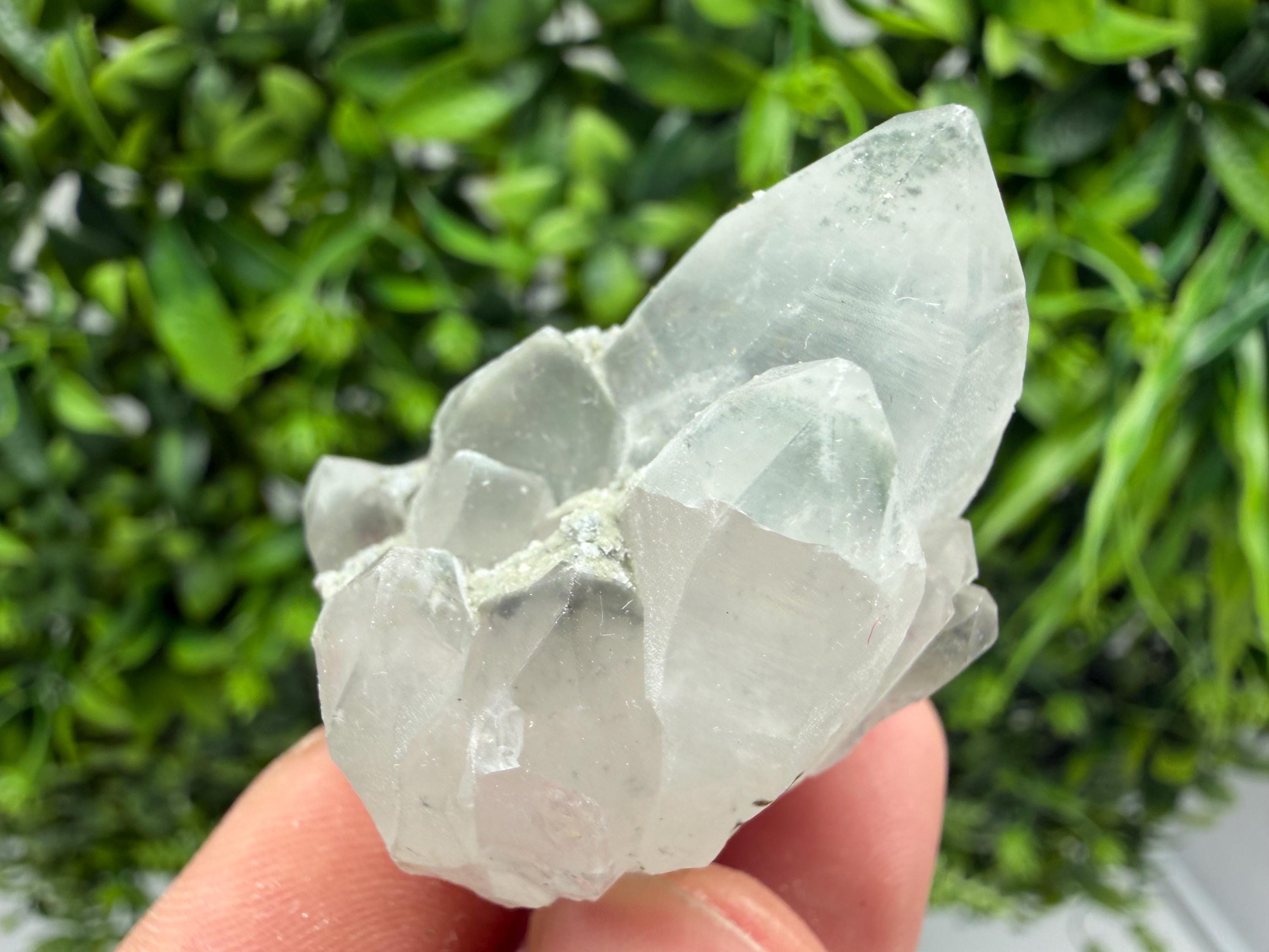 Wonderful Transparent Quartz whit Chlorite ,From 9th September mine,Madan,Bulgaria,Quartz,Quartz crystal,mineral specimen,collection quartz