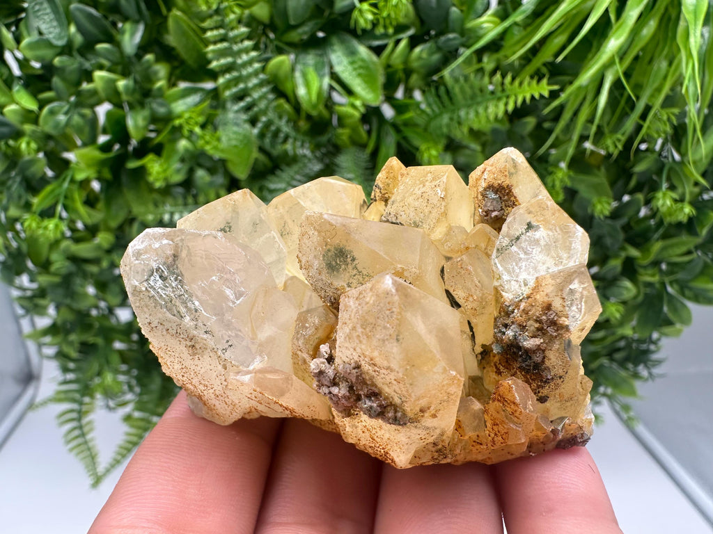 Rainbow Quartz whit Chlorite,Iron oxide inclusion from Djurcovo mine,Madan,Bulgaria,natural,collection mineral specimen,yellow Quartz,clust