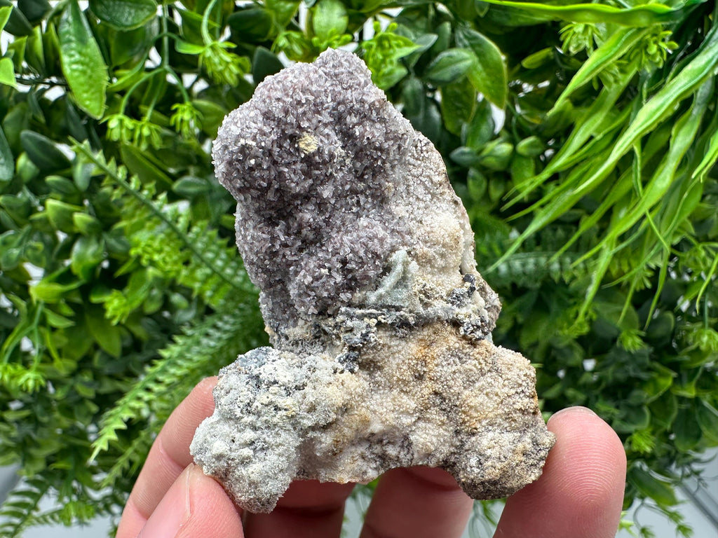 Wonderful Red Chalcedony,chlorite inclusion from 9th September mine,Bulgaria,natural,collection mineral specimen,home decor stone,gift cryst
