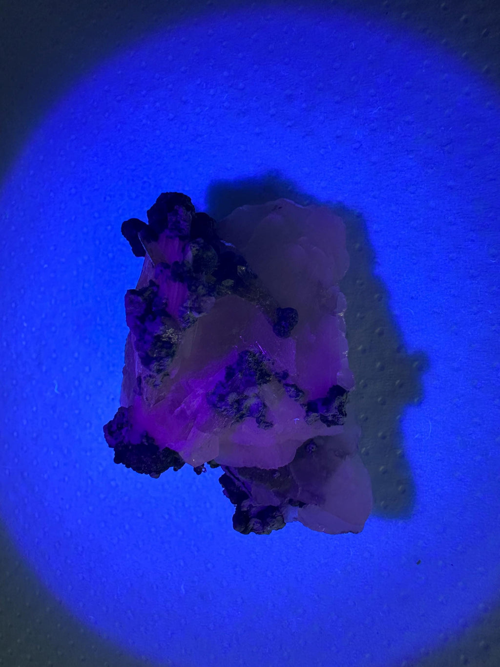 Wonderful,UV Mangano Calcite from Borieva mine Madan Bulgaria natural minerals souvenir crystal collection home decor souvenir gift stone