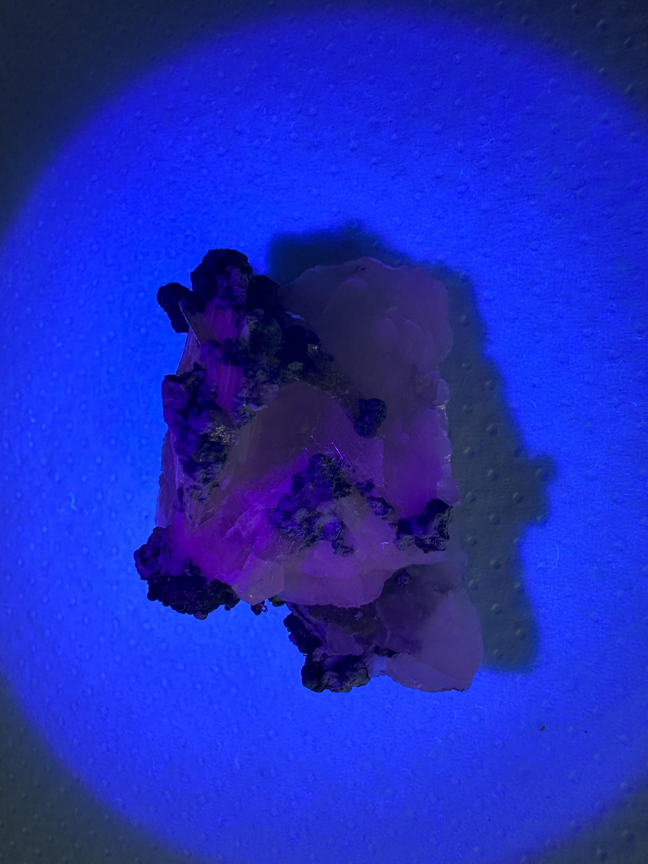 Wonderful,UV Mangano Calcite from Borieva mine Madan Bulgaria natural minerals souvenir crystal collection home decor souvenir gift stone