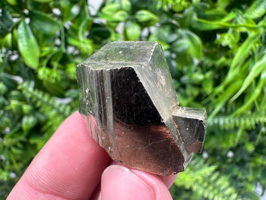 Rare crystallisation Pyrite,Borieva mine,Bulgaria,floating Pyrite,golden Pyrite,Pyrite cluster,mini Collection specimen,Rainbow Pyrite