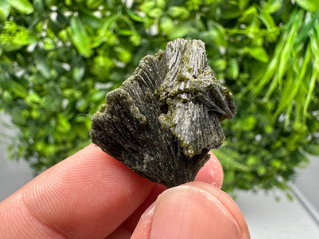 Rare Green Epidote whit Barite From Morocco,Epidote,Mini Collections Epidote,rare mineral Specimen,green epidote,Barite,crystal,Morocco min