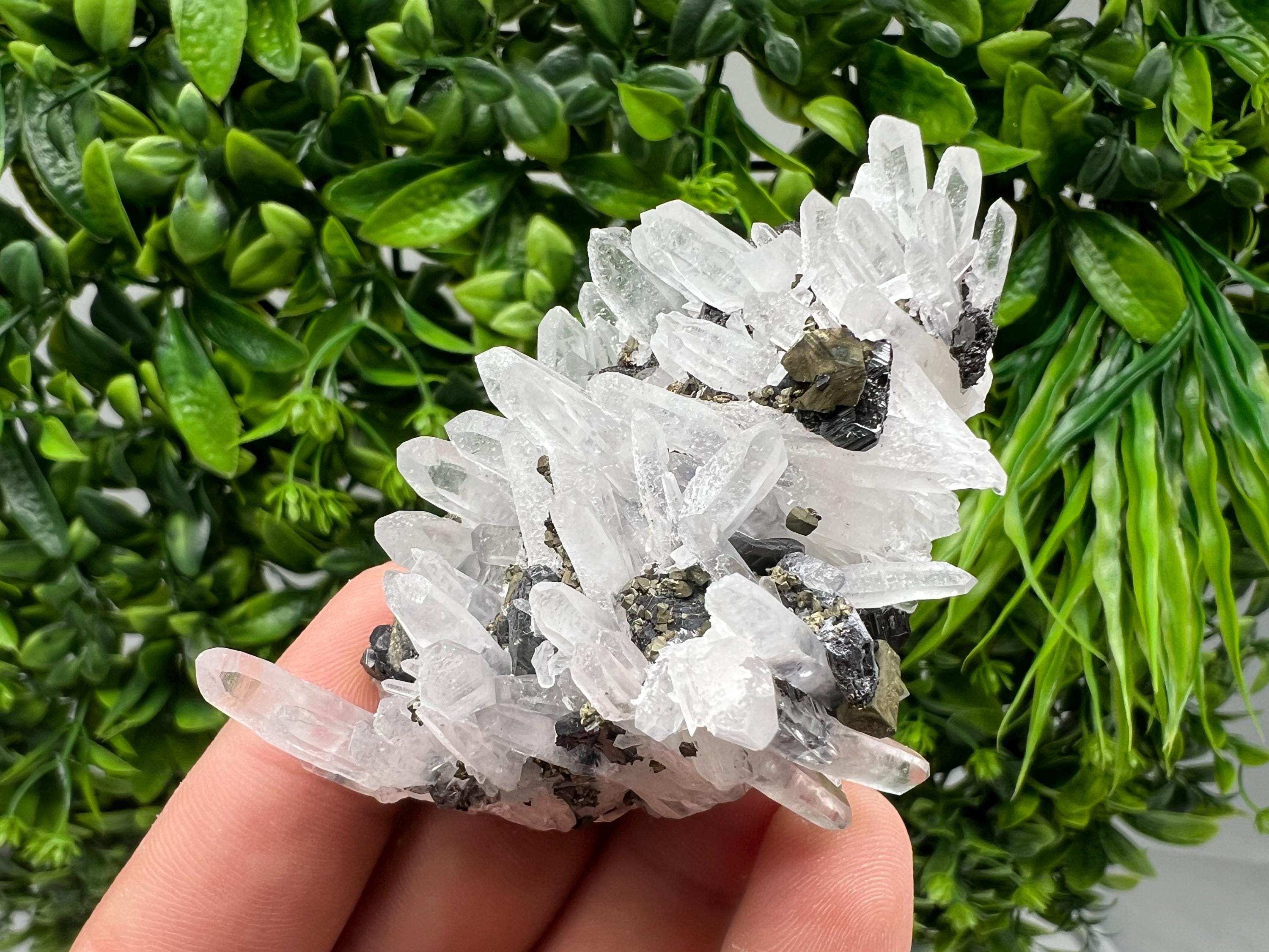 Wonderful Sphalerite Chalcopyrite on Green Quartz whit Hematite feom 9 th September mine,Bulgaria,natural,collection mineral specimen,gift