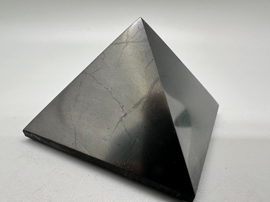 Shungite Crystal Pyramid: EMF & 5G Protection, Healing Stone (5/5/4cm)