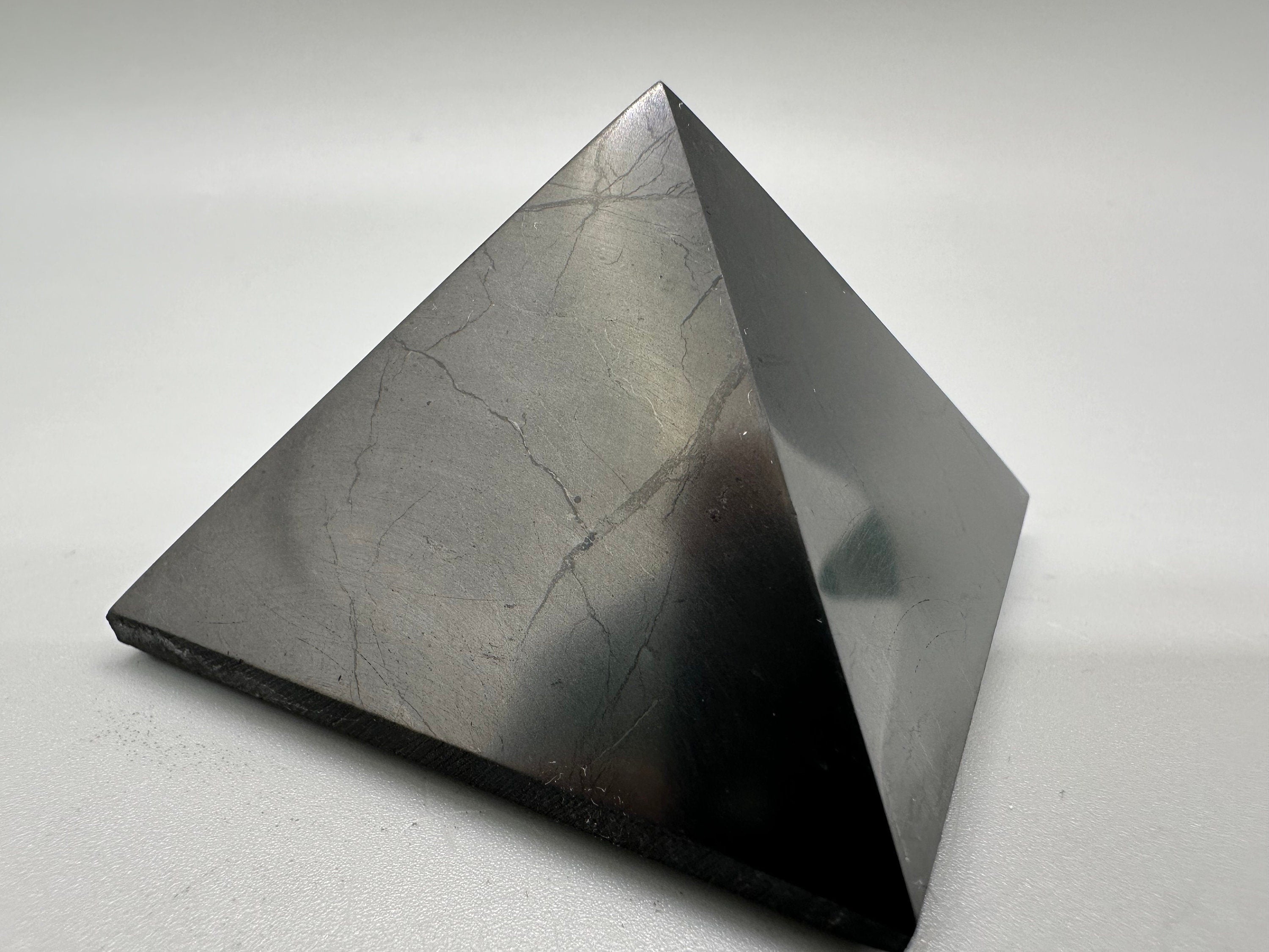Shungite Crystal Pyramid: EMF & 5G Protection, Healing Stone (5/5/4cm)