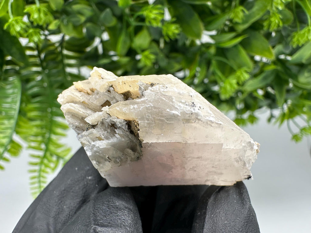 Calcite on Quartz,Chlorite from Borieva mine,Madan,Bulgaria,mineral specimen,collected crystal,geological minerals,collecting crystal