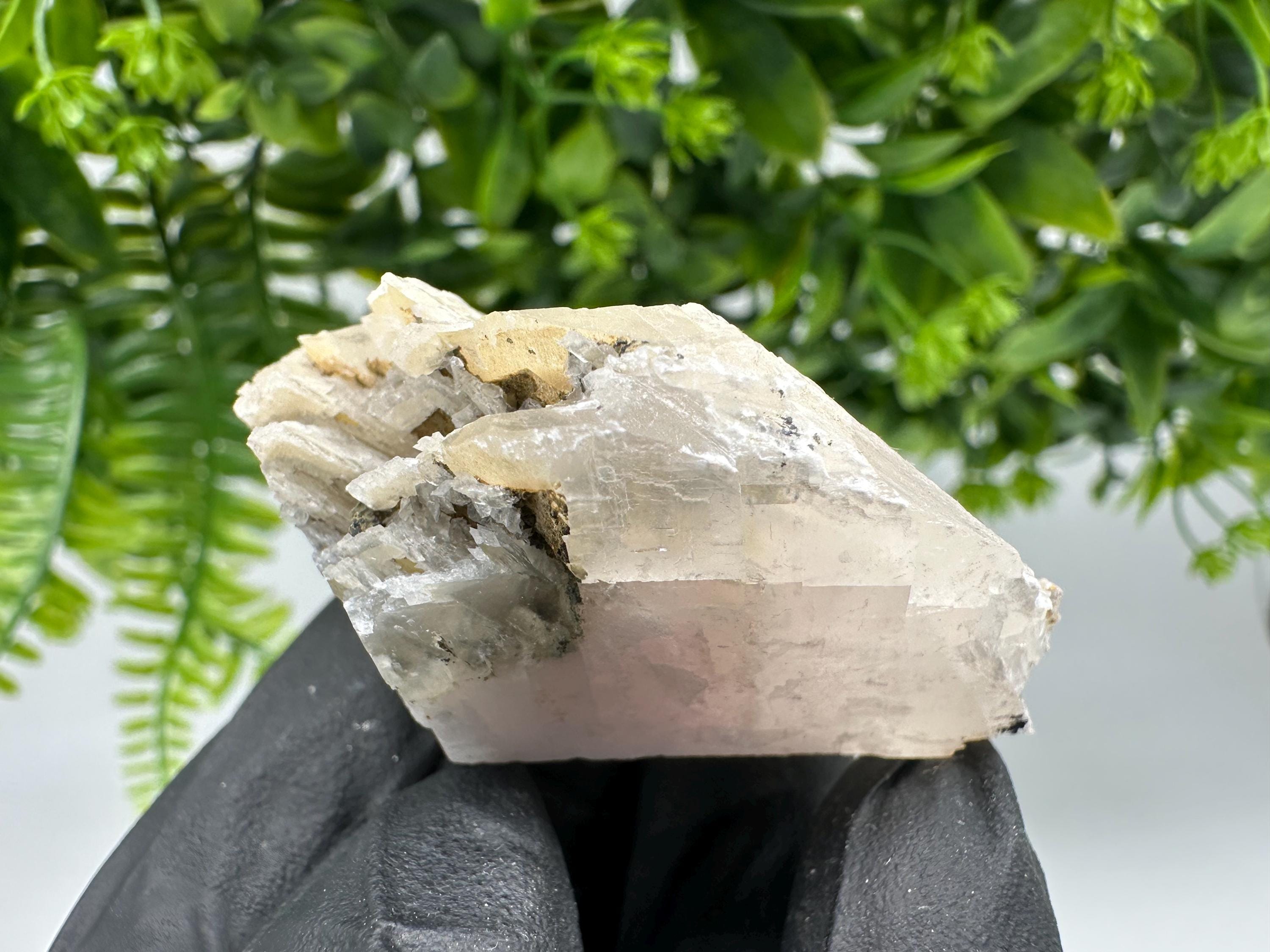 Calcite on Quartz,Chlorite from Borieva mine,Madan,Bulgaria,mineral specimen,collected crystal,geological minerals,collecting crystal