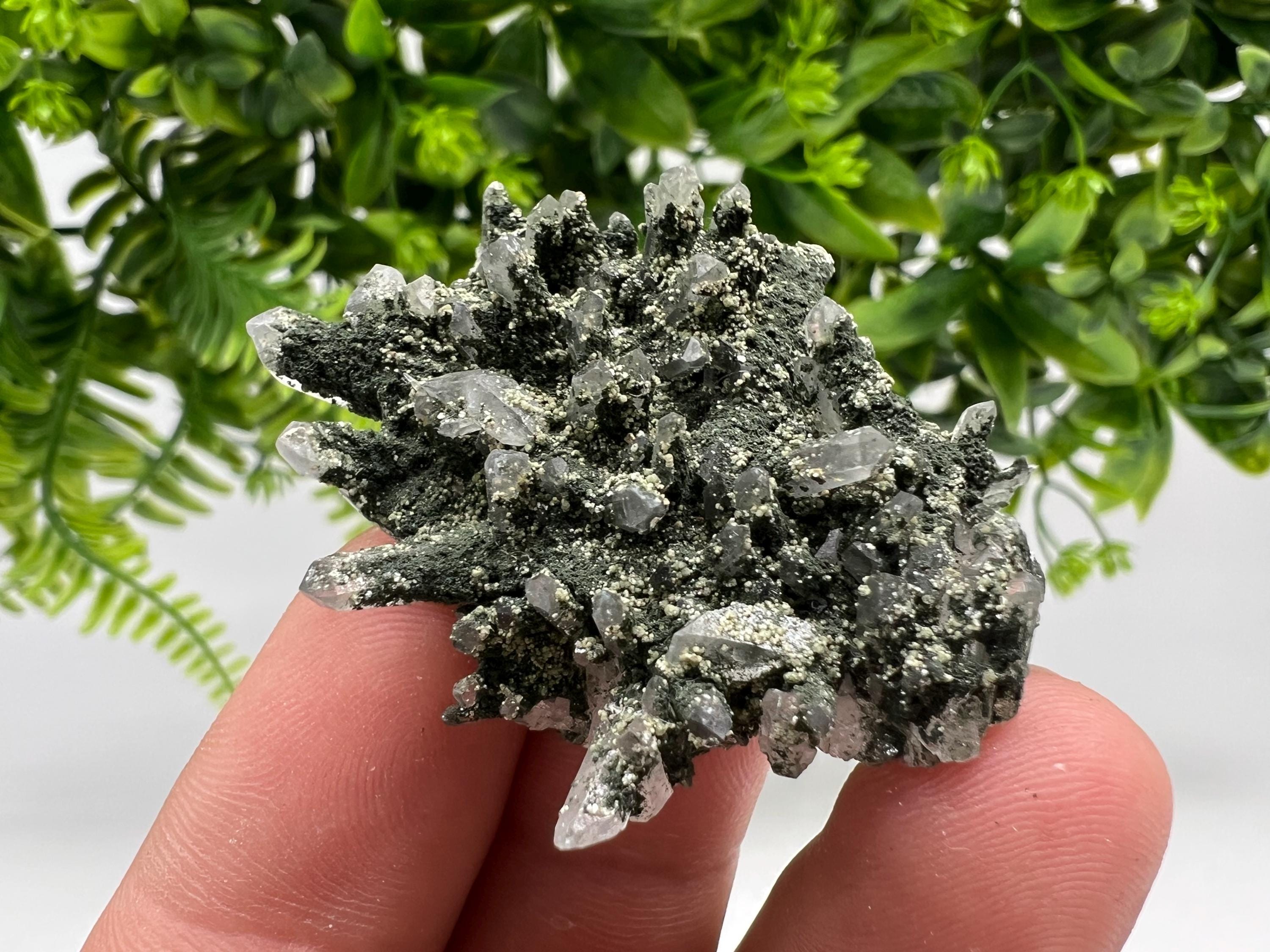 Quartz whit Brown Rhodochrosite from Djurcovo mine,Bulgaria,Quartz,Rhodochrosite cluster,natural mineral,collection crystal,mineral specimen