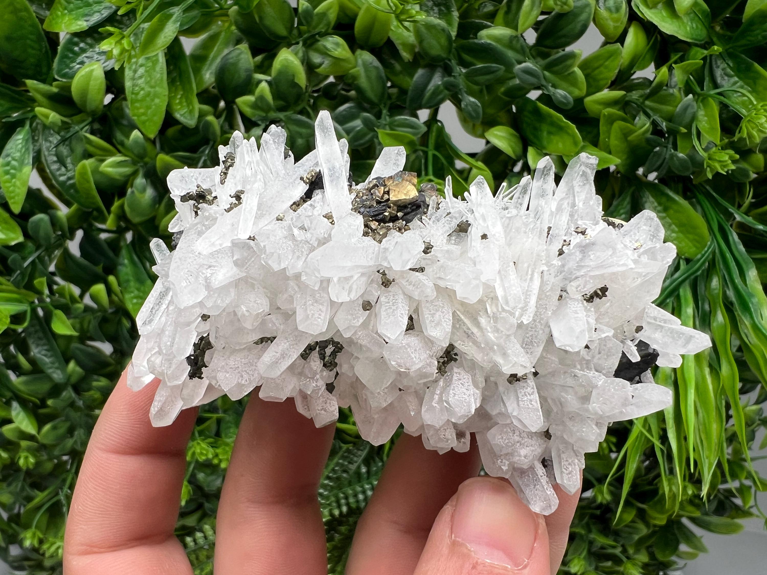 Wonderful Sphalerite Chalcopyrite on Green Quartz whit Hematite feom 9 th September mine,Bulgaria,natural,collection mineral specimen,gift
