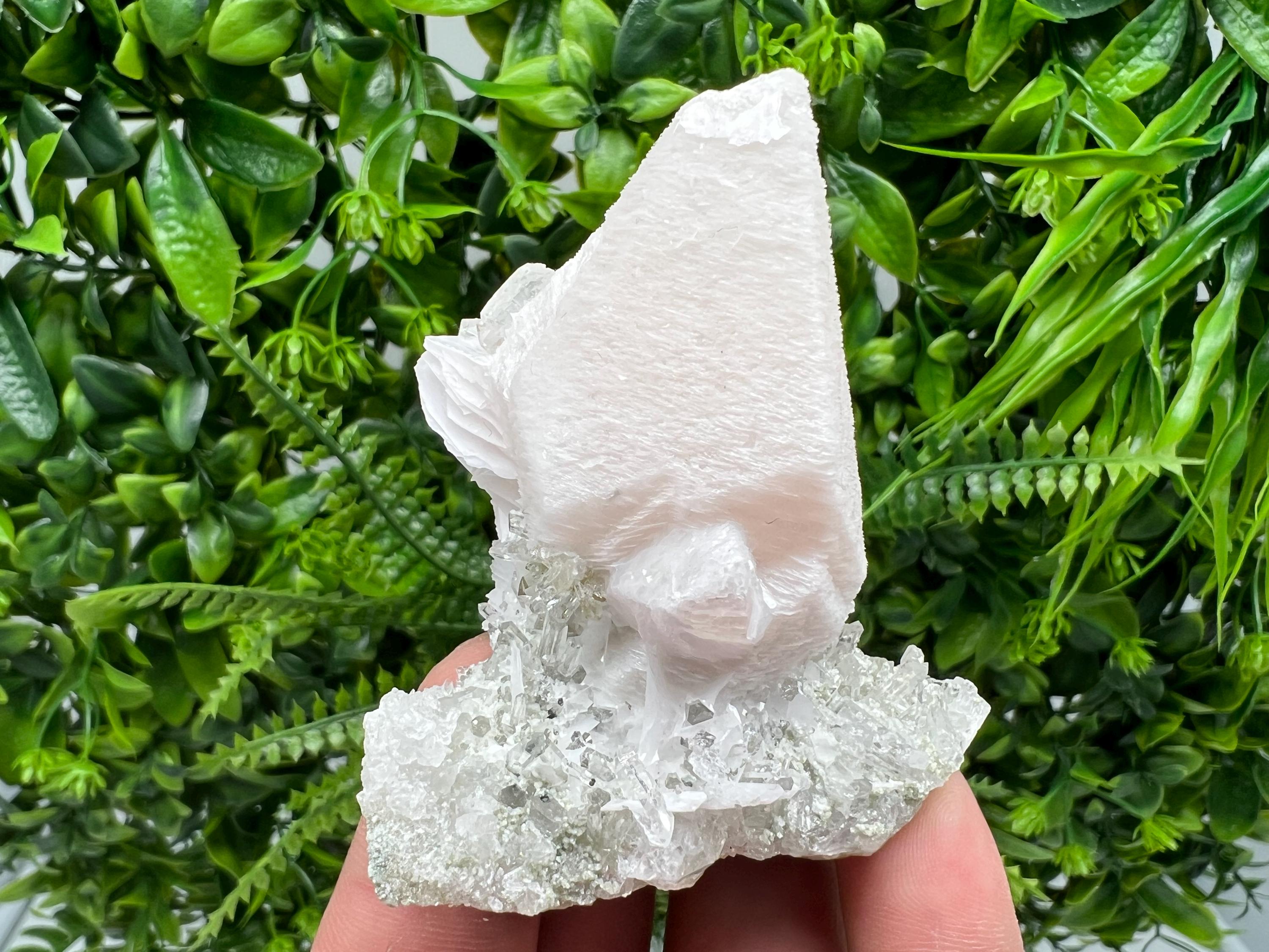 Incredible UV Mangano Calcite on Quartz from Borieva mine,Madan,Bulgaria,natural,collectible mineral specimen,home decor stone,crystal,gift