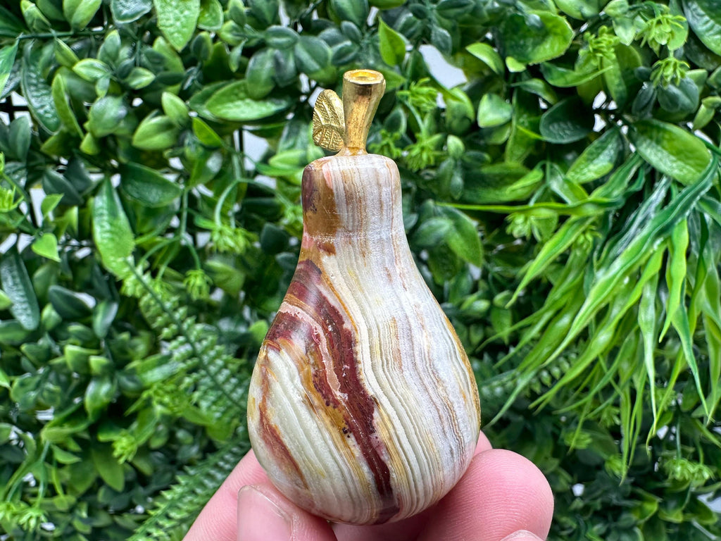 Handcrafted Marbled Onyx Pear Sculpture: Natural Stone Decor