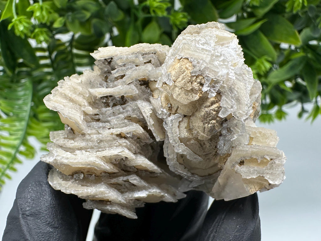 Calcite on Quartz,Chlorite from Borieva mine,Madan,Bulgaria,mineral specimen,collected crystal,geological minerals,collecting crystal