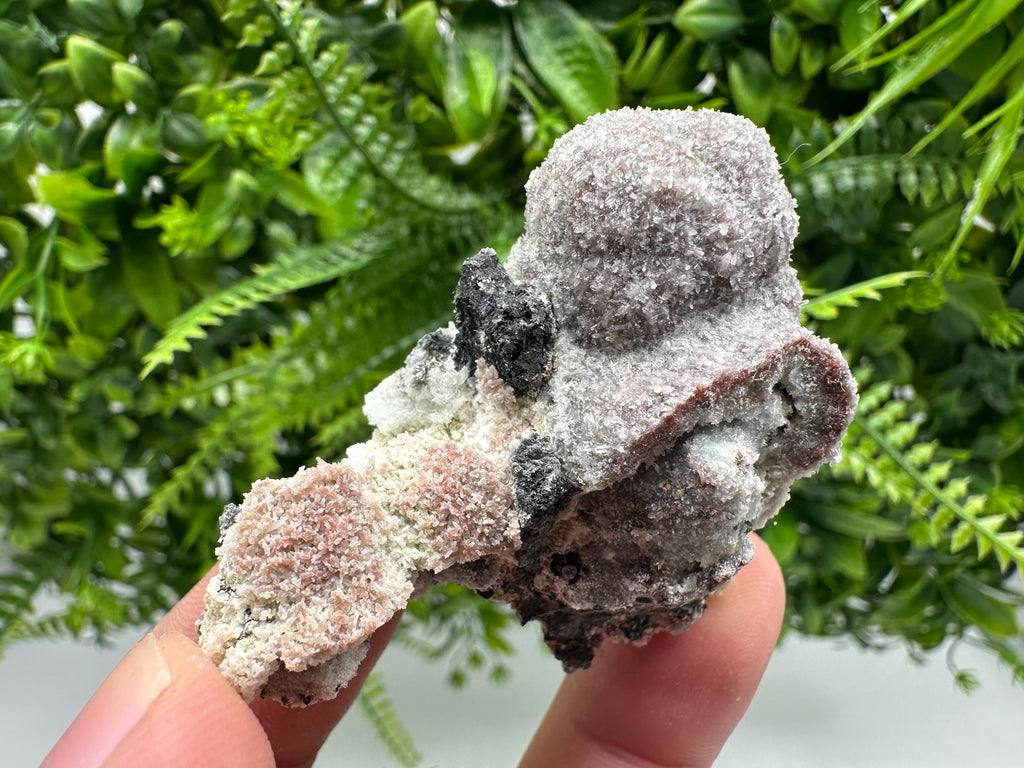Wonderful Red Chalcedony,chlorite inclusion from 9th September mine,Bulgaria,natural,collection mineral specimen,home decor stone,gift cryst