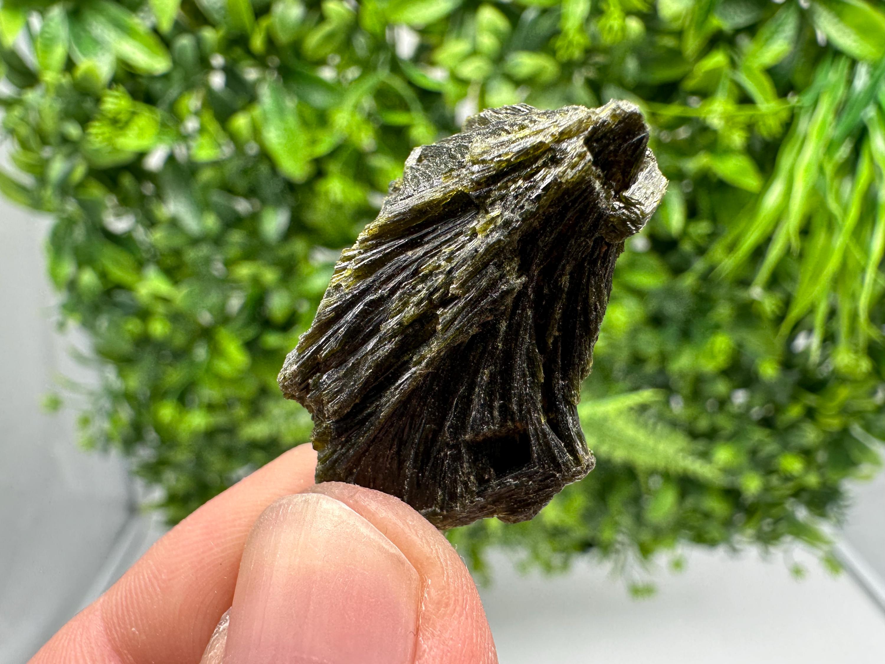 Rare Green Epidote whit Barite From Morocco,Epidote,Mini Collections Epidote,rare mineral Specimen,green epidote,Barite,crystal,Morocco min