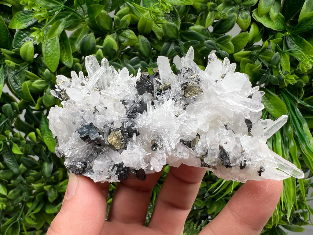 Wonderful Sphalerite Chalcopyrite on Green Quartz whit Hematite feom 9 th September mine,Bulgaria,natural,collection mineral specimen,gift