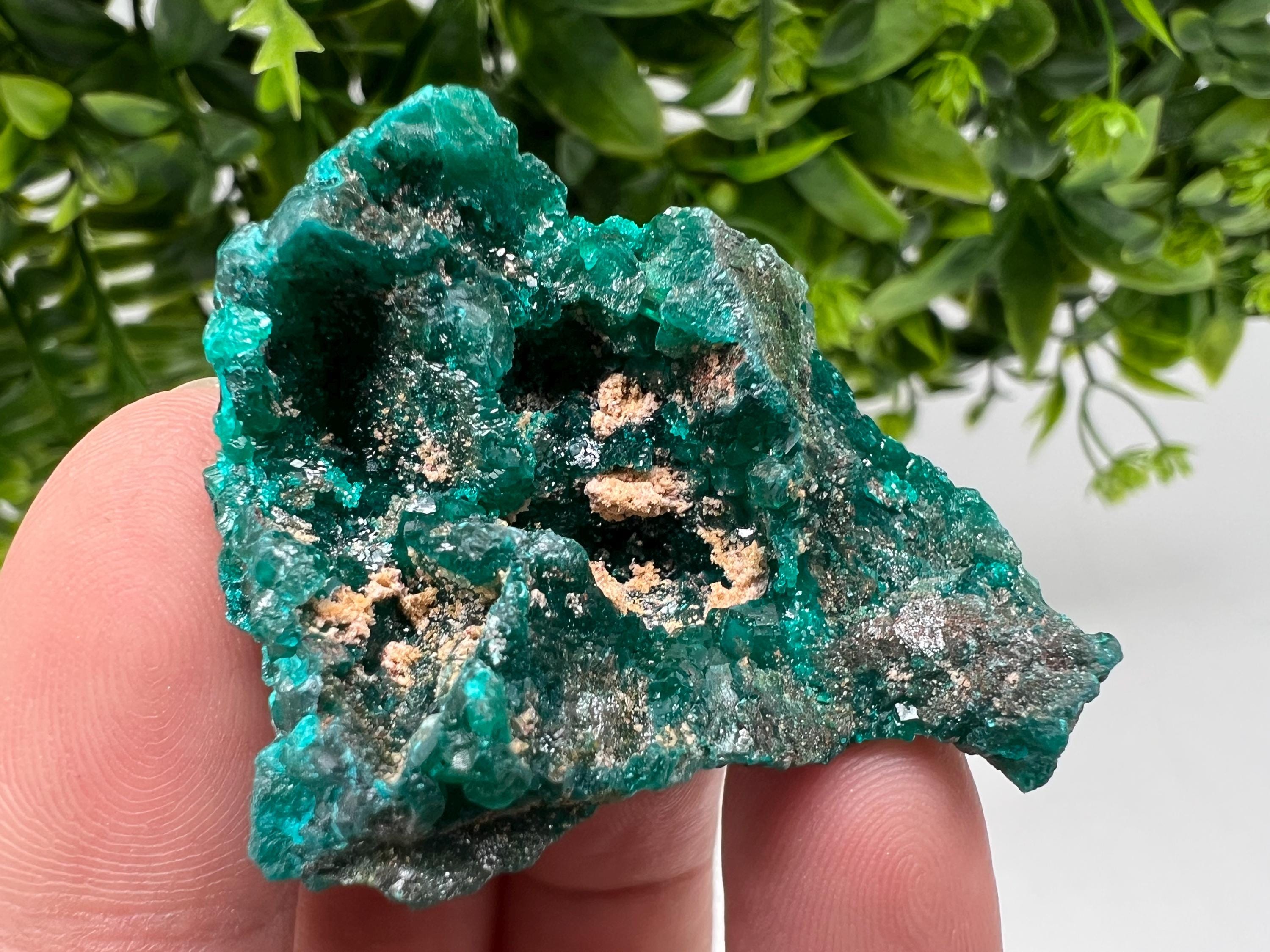 Stunning Green Dioptase from Sanda Hills,Mindouli,Pool Department,Mindouli District,Congo,green Dioptase,Dioptas Crystal,Dioptase collecting