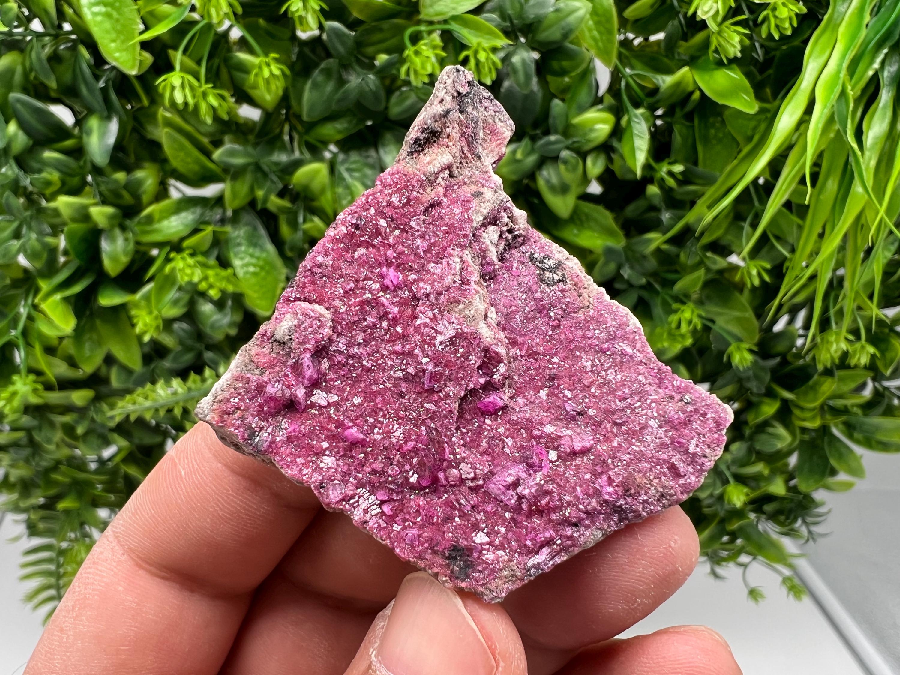 Cobalto Calcite Crystal: Congo Mineral Specimen, Pink Stone (4.6/5/1.5 cm, 29 grams)