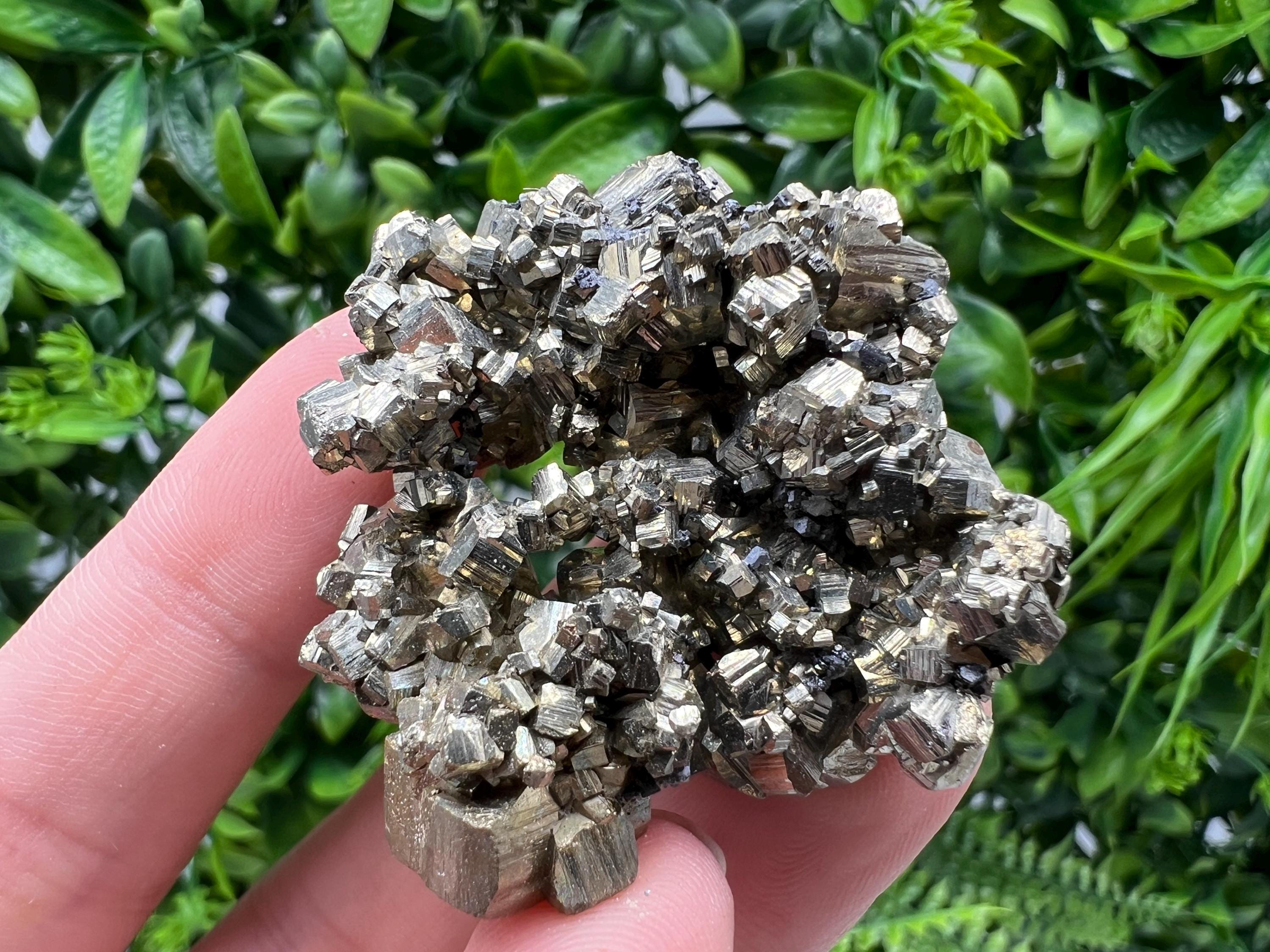Rare crystallisation Pyrite,Borieva mine,Bulgaria,floating Pyrite,golden Pyrite,Pyrite cluster,mini Collection specimen,Rainbow Pyrite