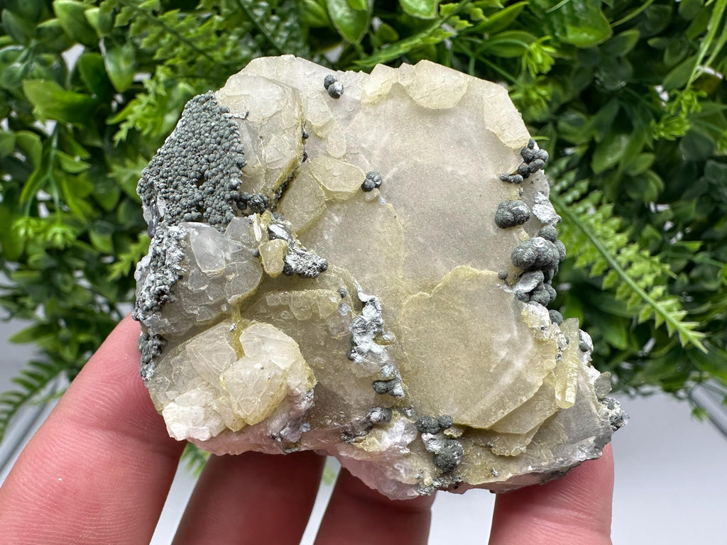 UV Mangano Calcite Cluster: Borieva Mine, Bulgaria