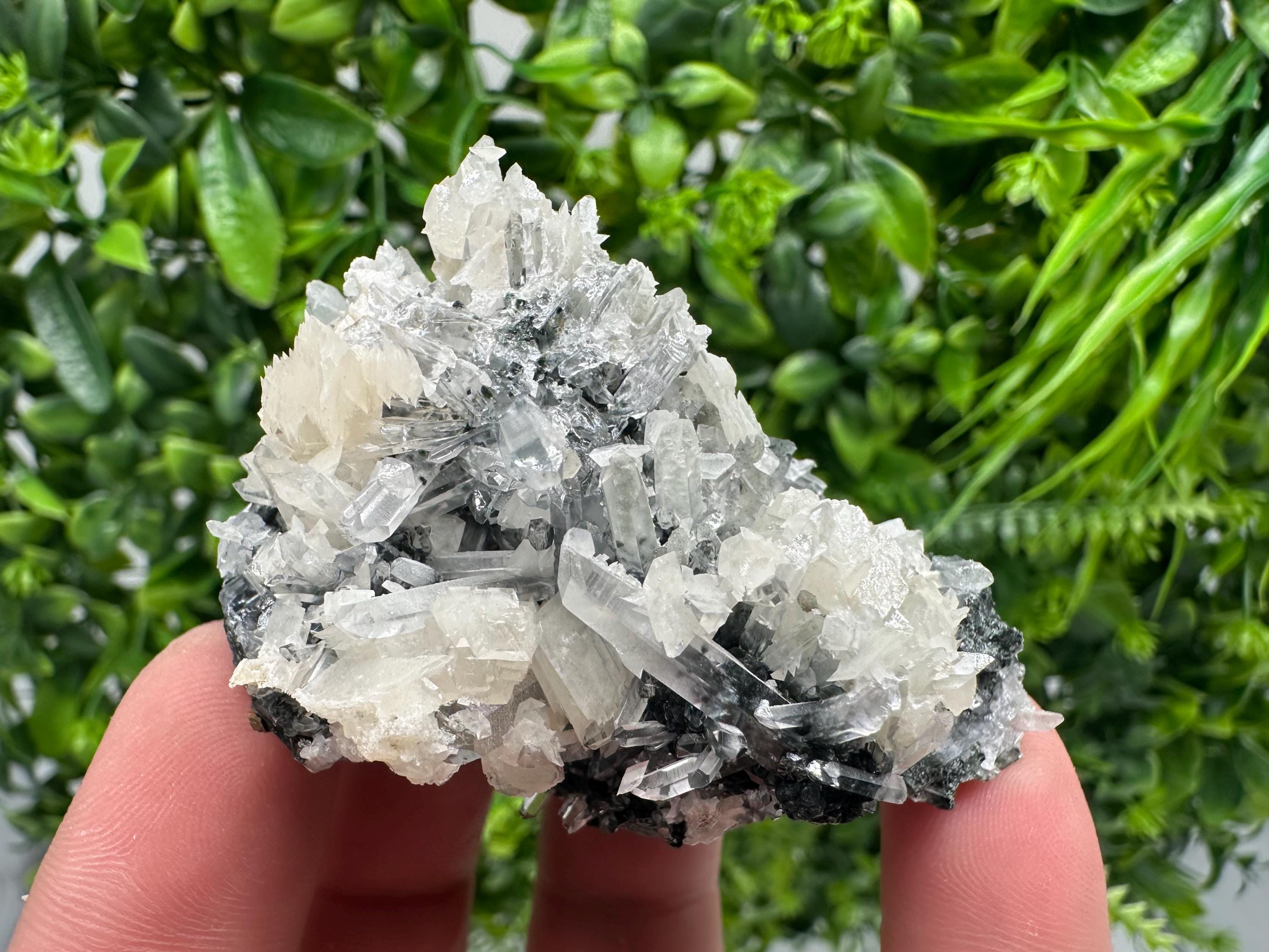 Wonderful UV fluorescence Calcite on Sphalerite,Quartz from Borieva mine,Bulgaria,natural mineral,souvenir crystal,home decor,collection cls