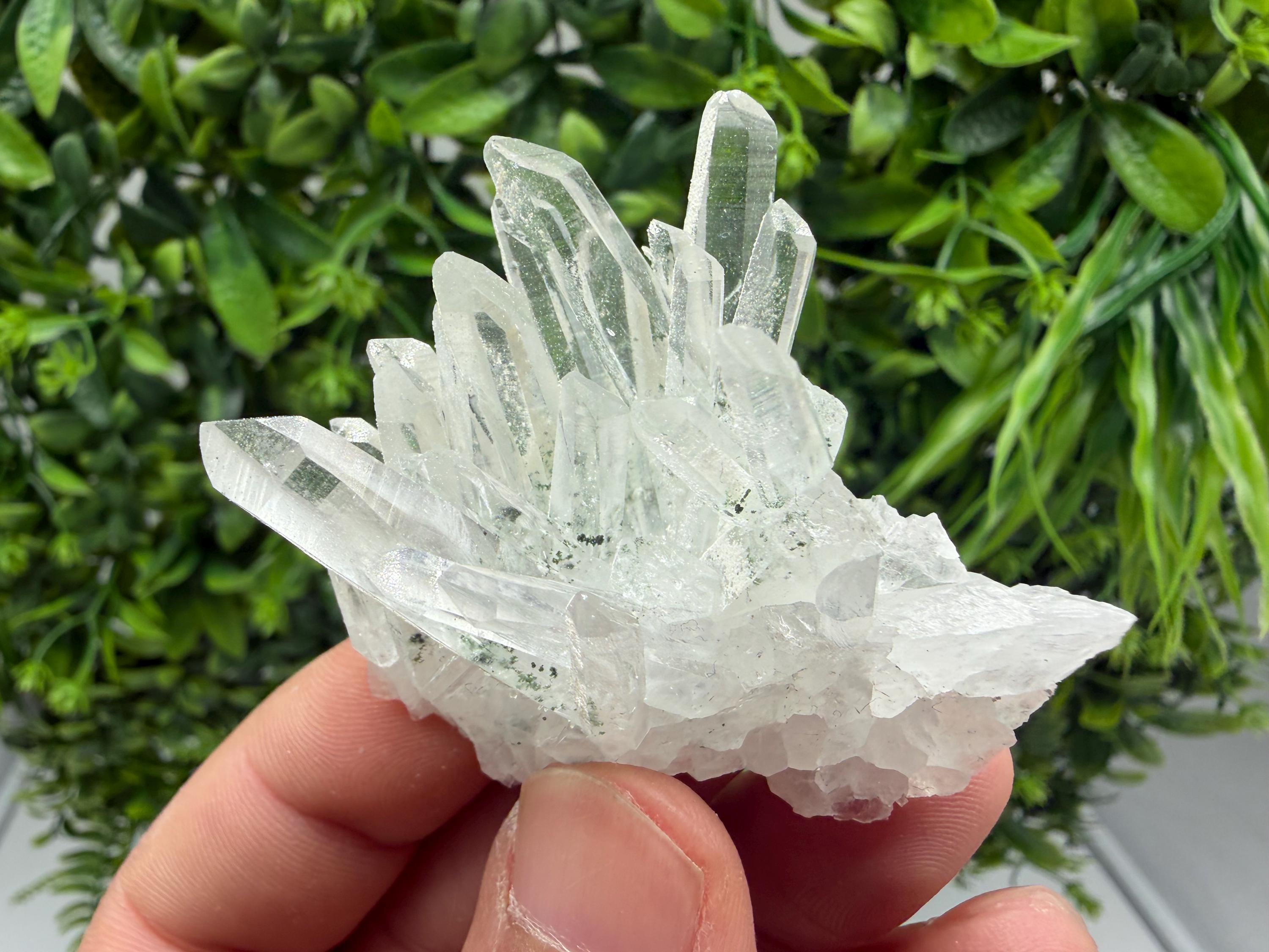 Wonderful Transparent Quartz whit Chlorite ,From 9th September mine,Madan,Bulgaria,Quartz,Quartz crystal,mineral specimen,collection quartz
