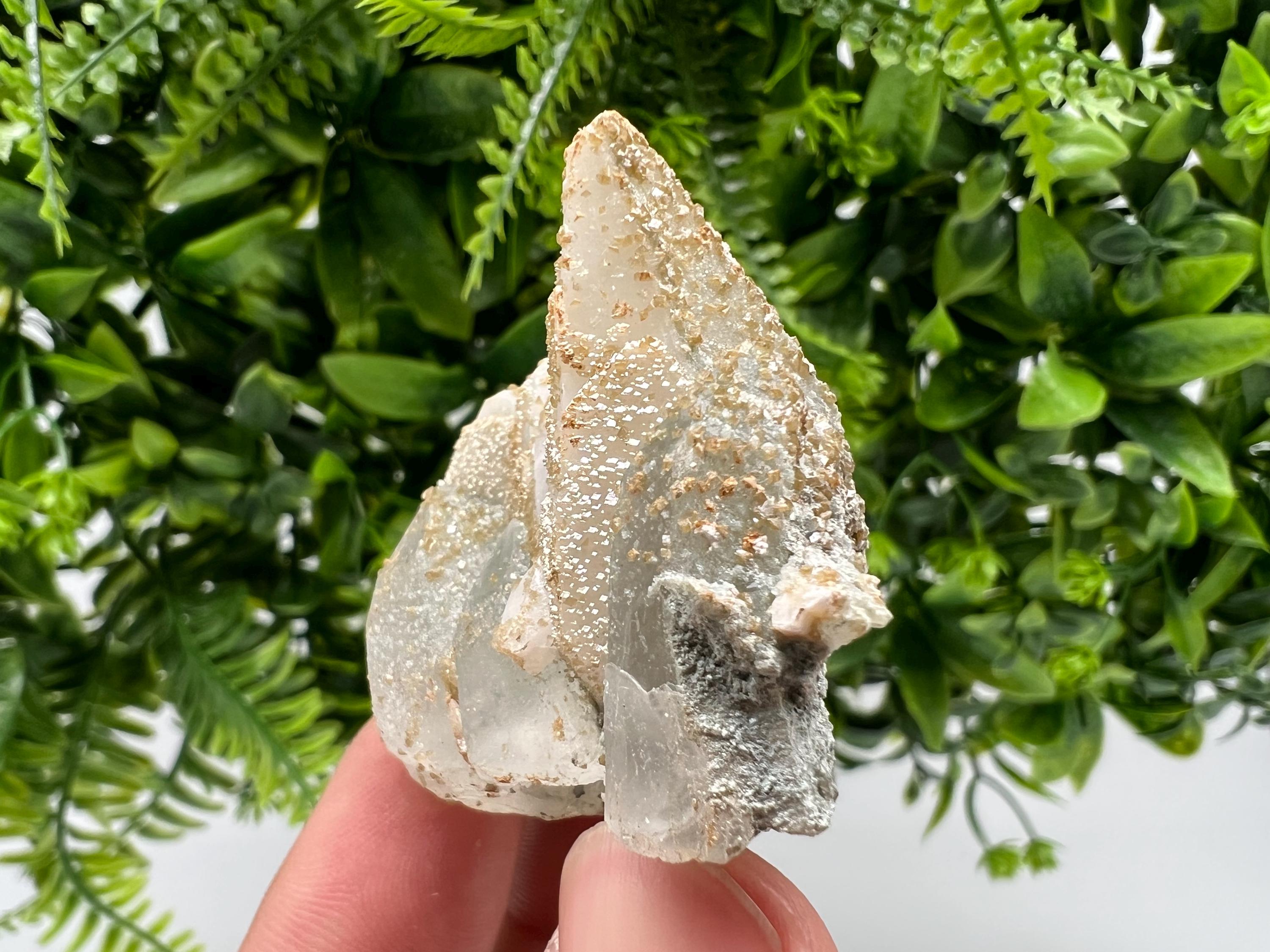 Quartz,Calcite whit Brown Rhodochrosite from Djurcovo mine,Bulgaria,Quartz,Rhodochrosite cluster,natural mineral,collection crystal,mineral