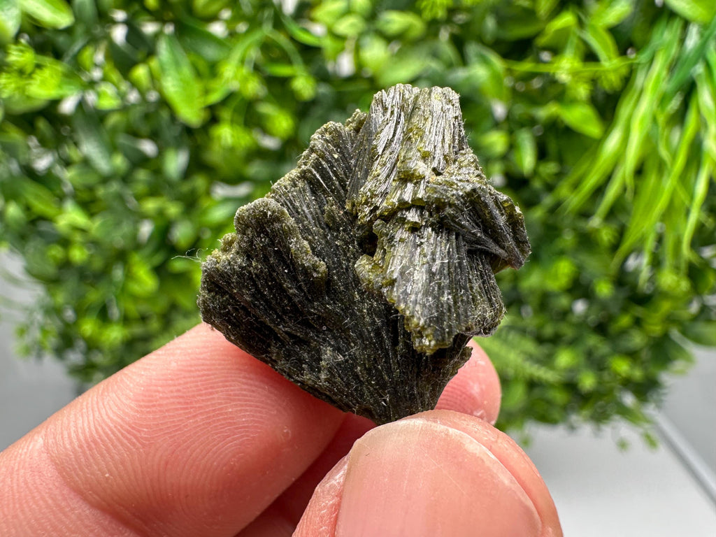 Rare Green Epidote whit Barite From Morocco,Epidote,Mini Collections Epidote,rare mineral Specimen,green epidote,Barite,crystal,Morocco min