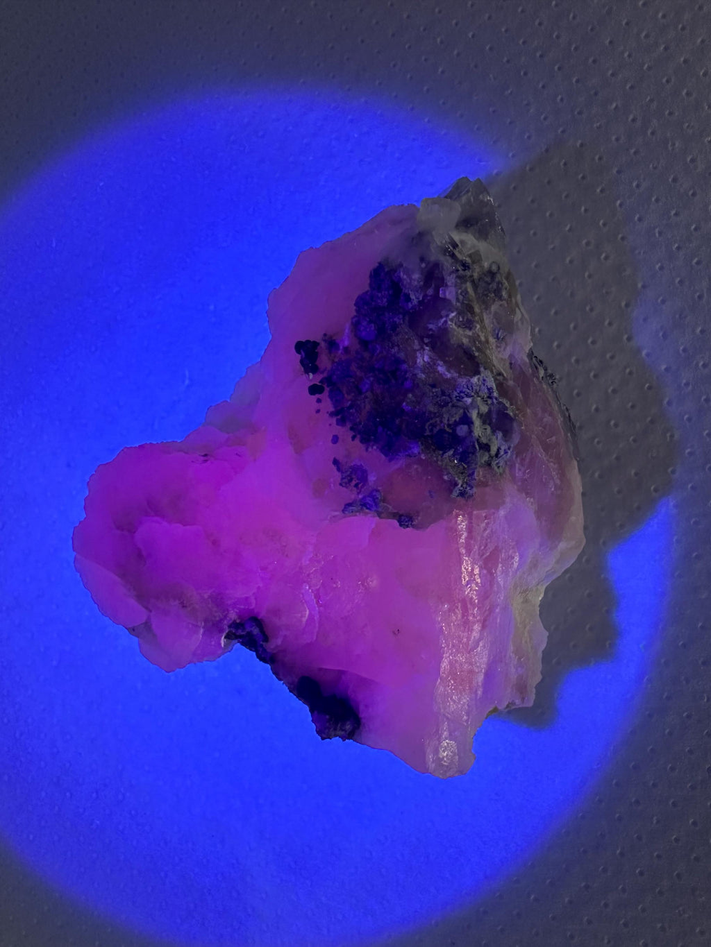 UV Mangano Calcite Crystal: Borieva Mine, Bulgaria