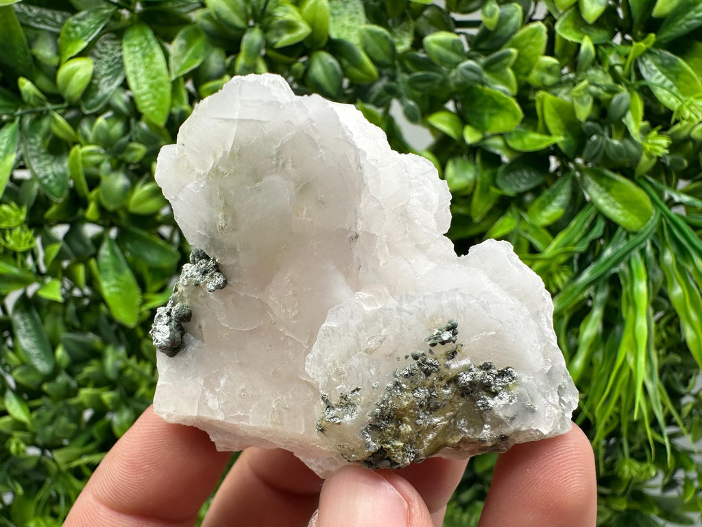 UV Mangano Calcite Crystal: Borieva Mine, Bulgaria