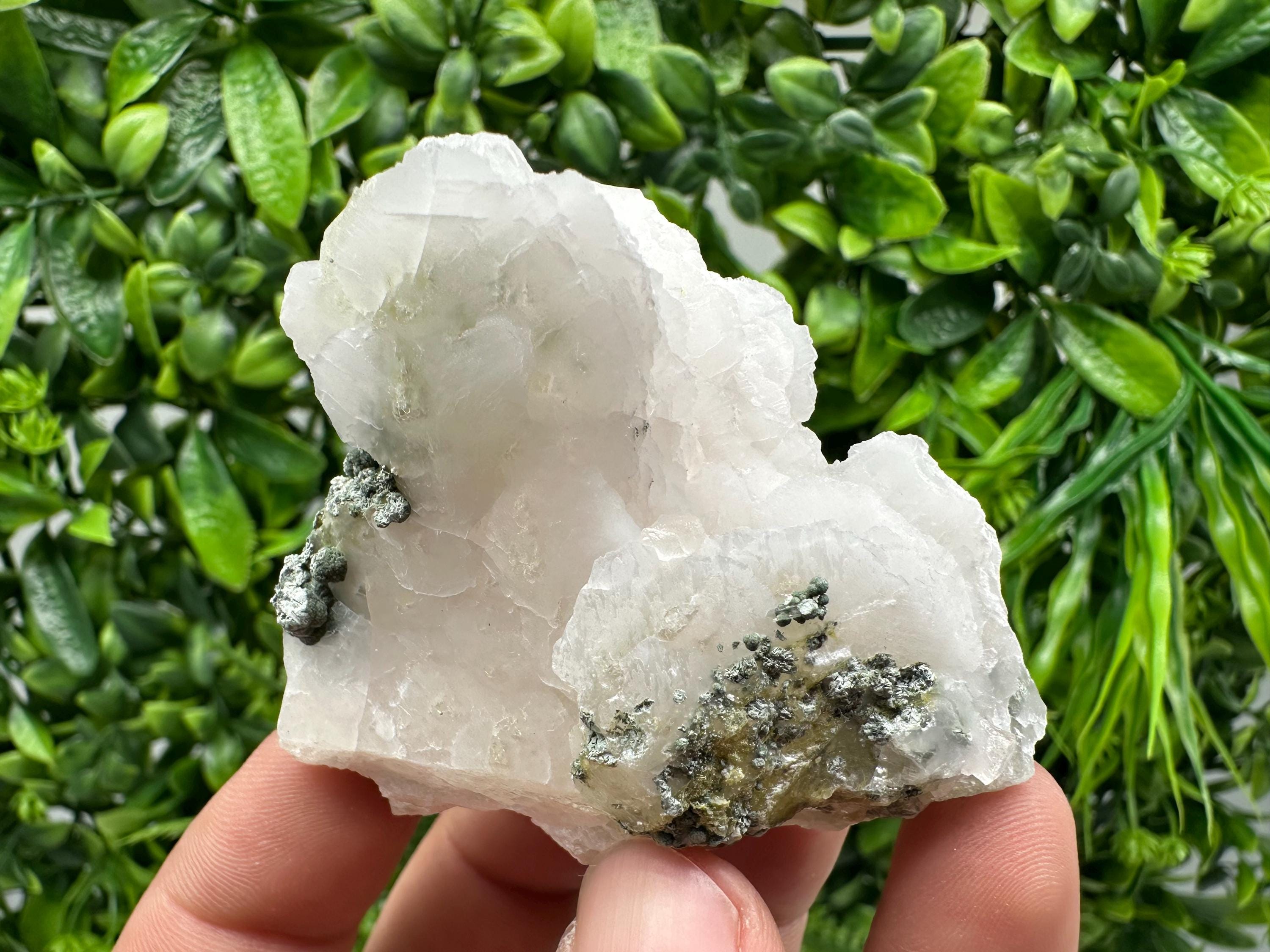 UV Mangano Calcite Crystal: Borieva Mine, Bulgaria